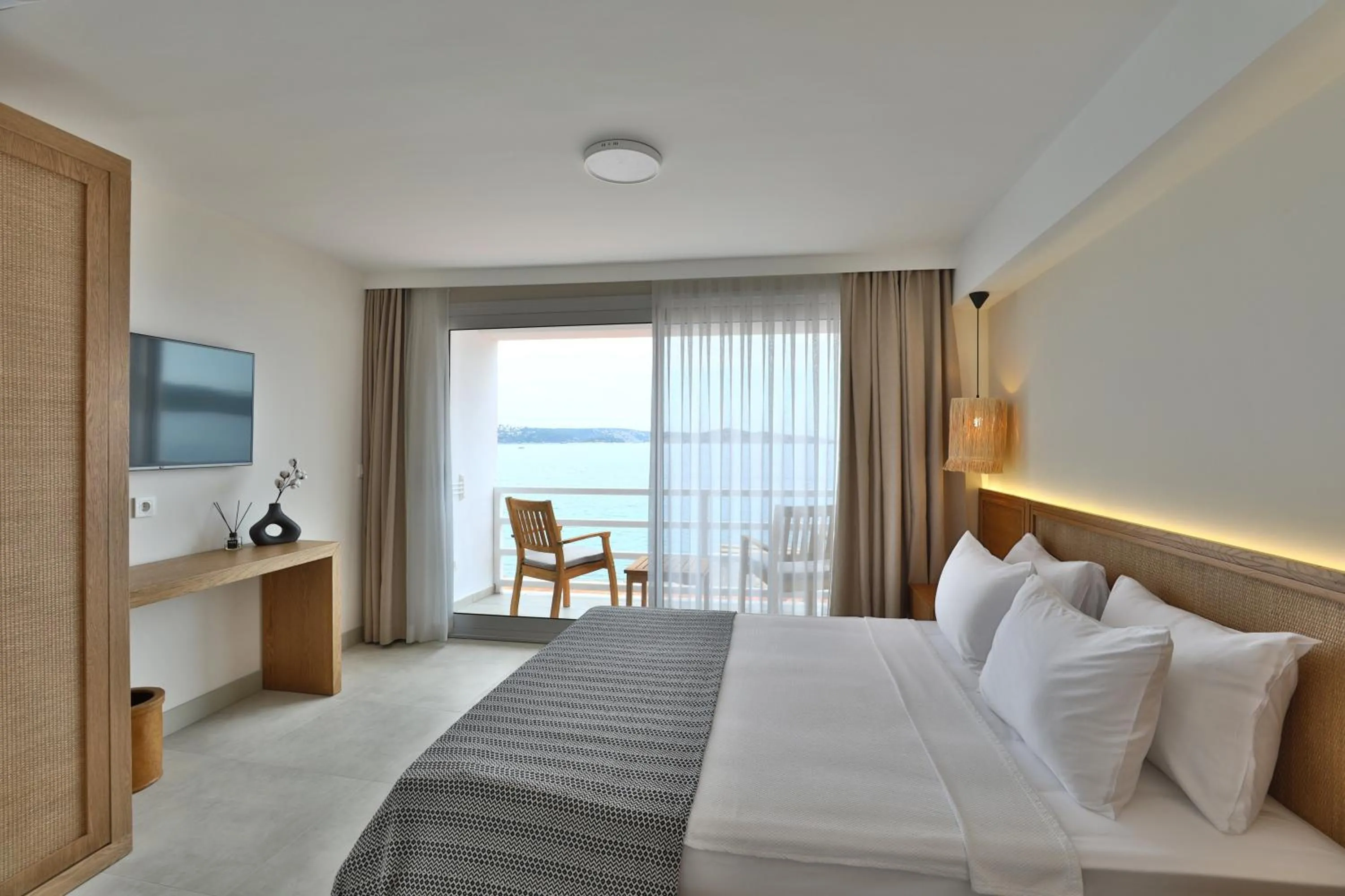Photo of the whole room, Bed in Lavinya Otel
