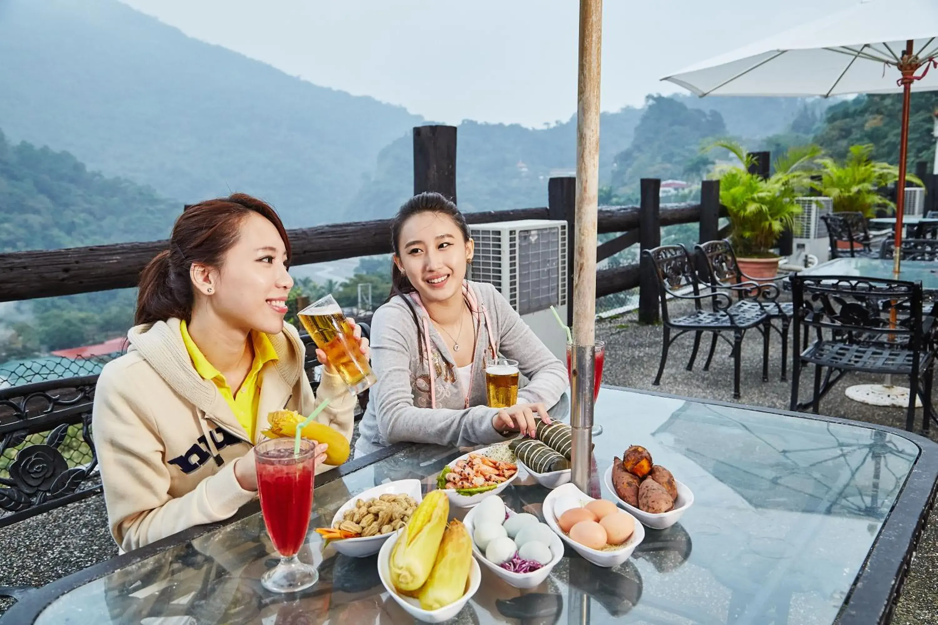 Restaurant/places to eat in Rainbow Resort Hotel Restaurant/places to eat in Rainbow Resort Hotel