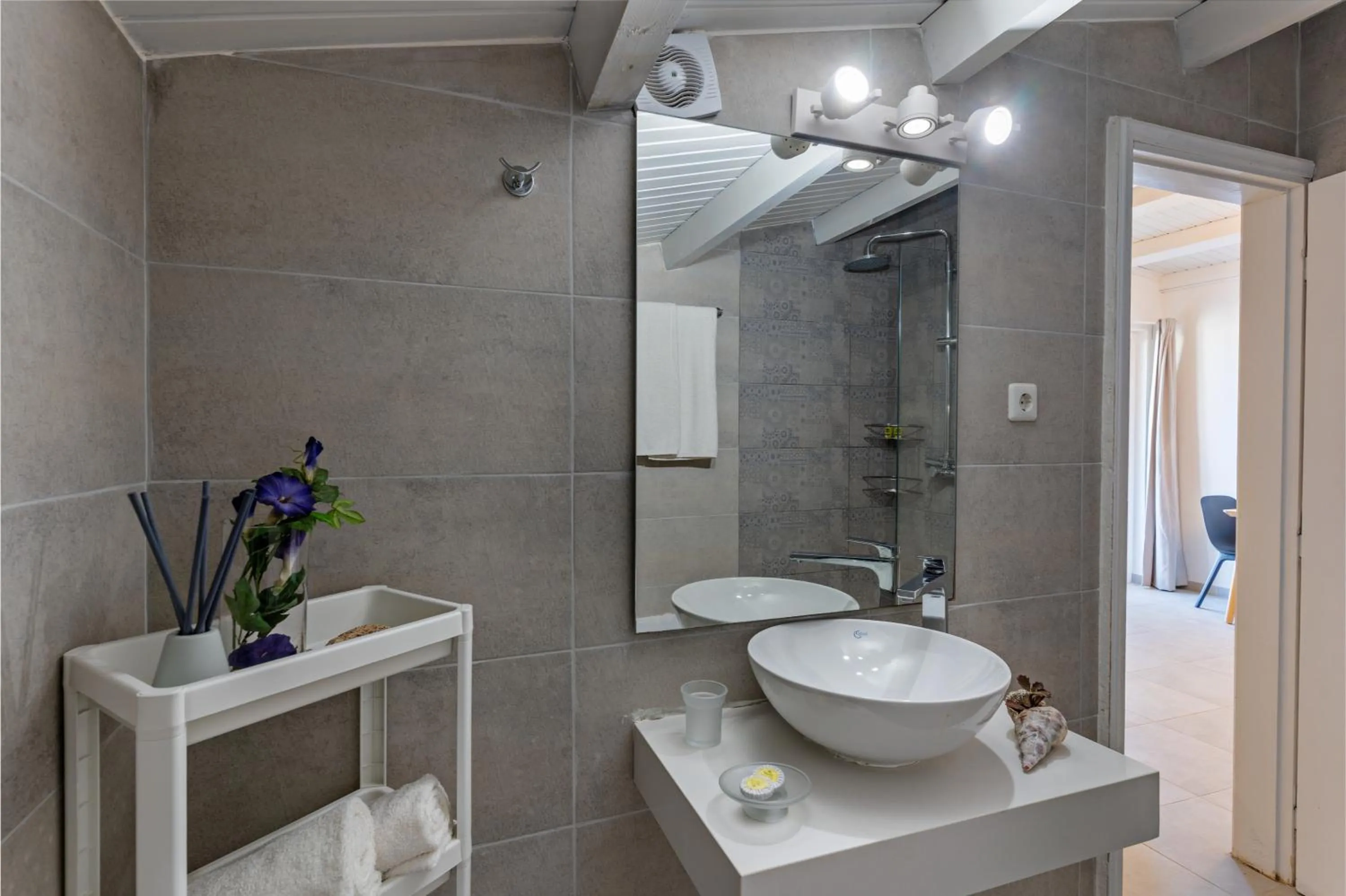 Shower in Castello Apartments