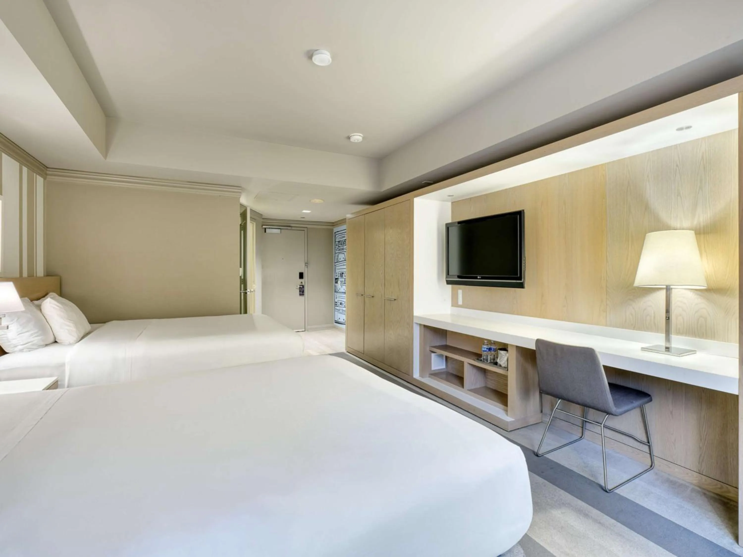 Bedroom, Bed in The Royal Sonesta Minneapolis Downtown