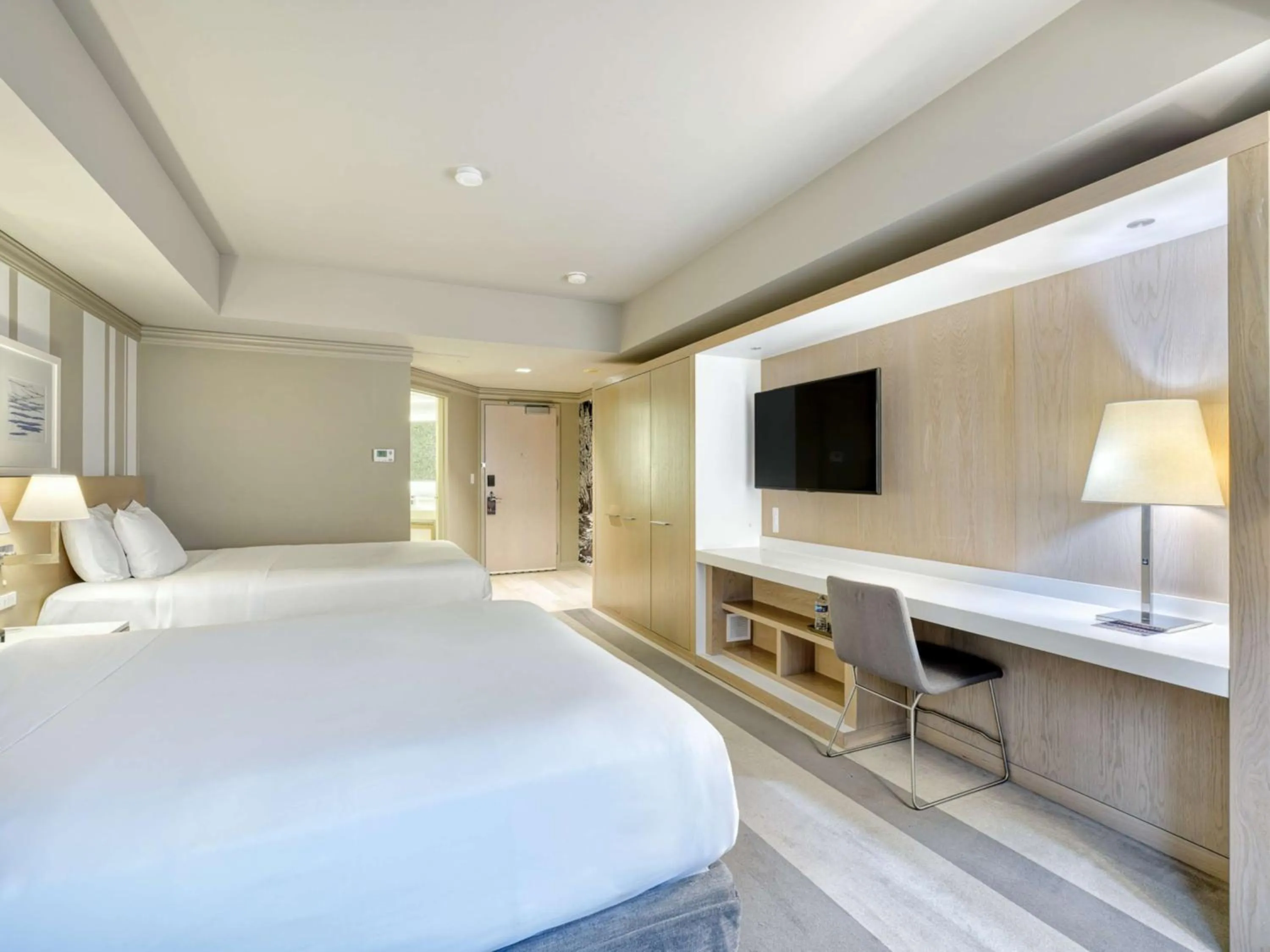 Bedroom, Bed in The Royal Sonesta Minneapolis Downtown