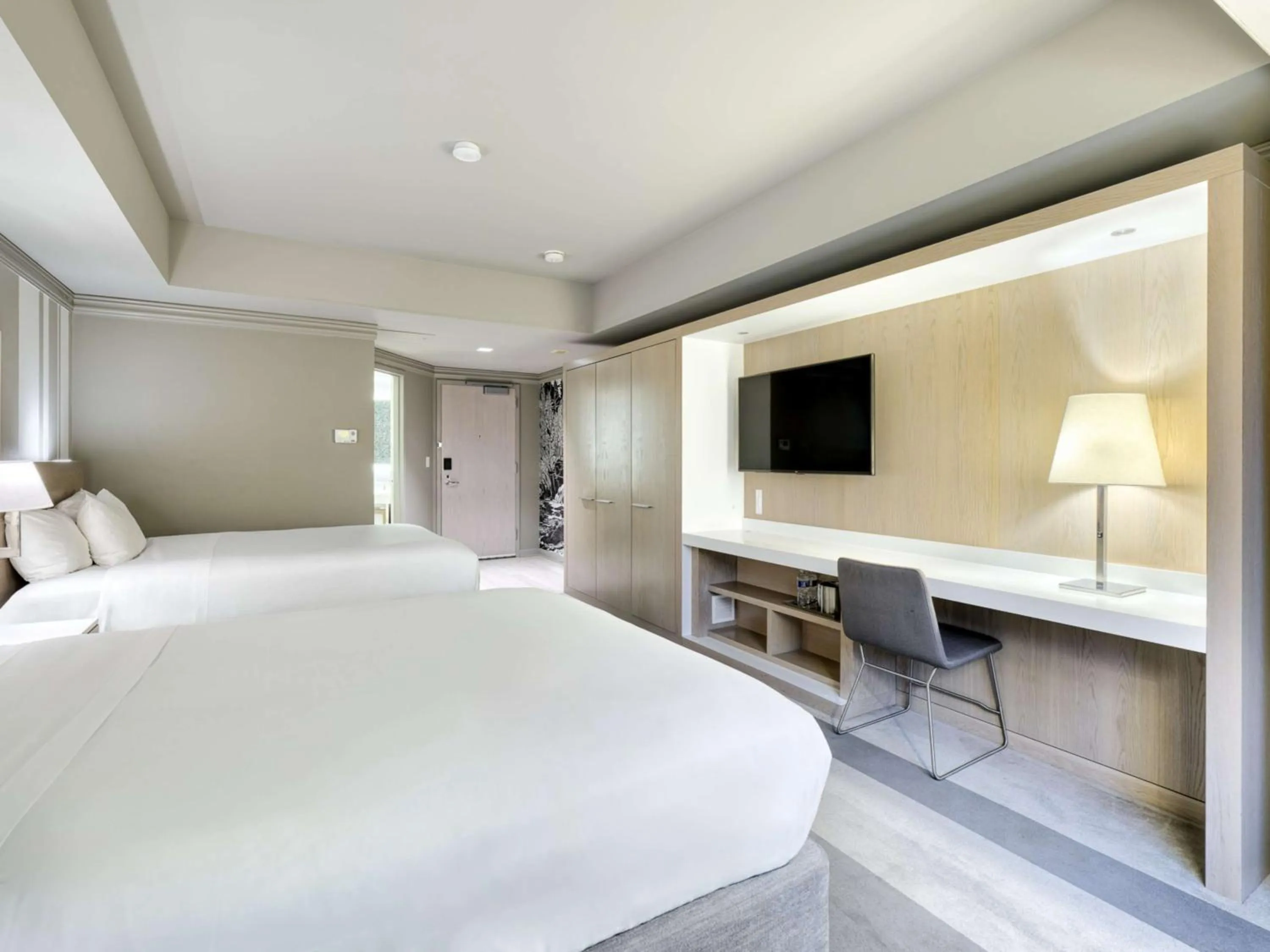 Bedroom, Bed in The Royal Sonesta Minneapolis Downtown