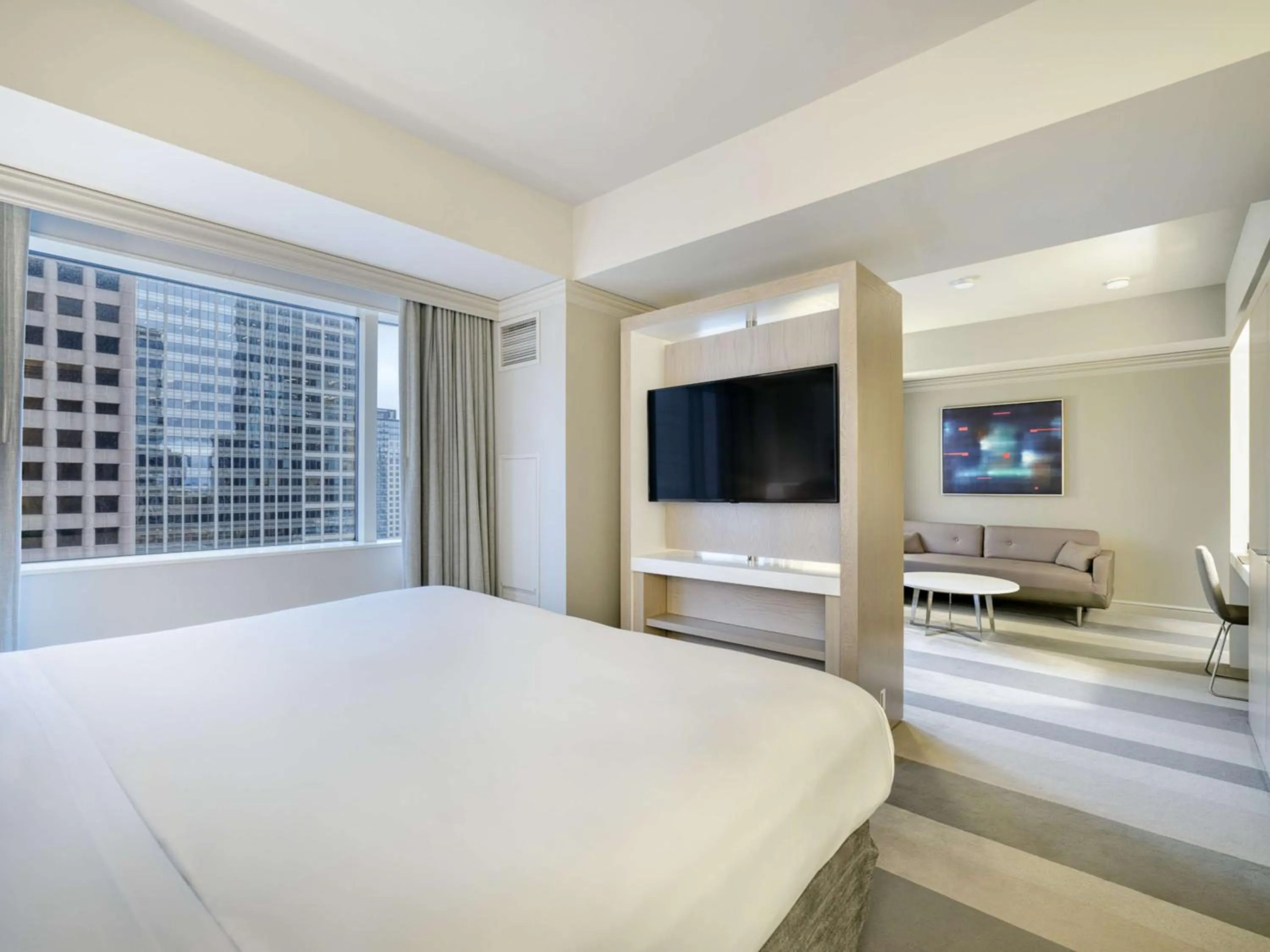 Photo of the whole room, Bed in The Royal Sonesta Minneapolis Downtown