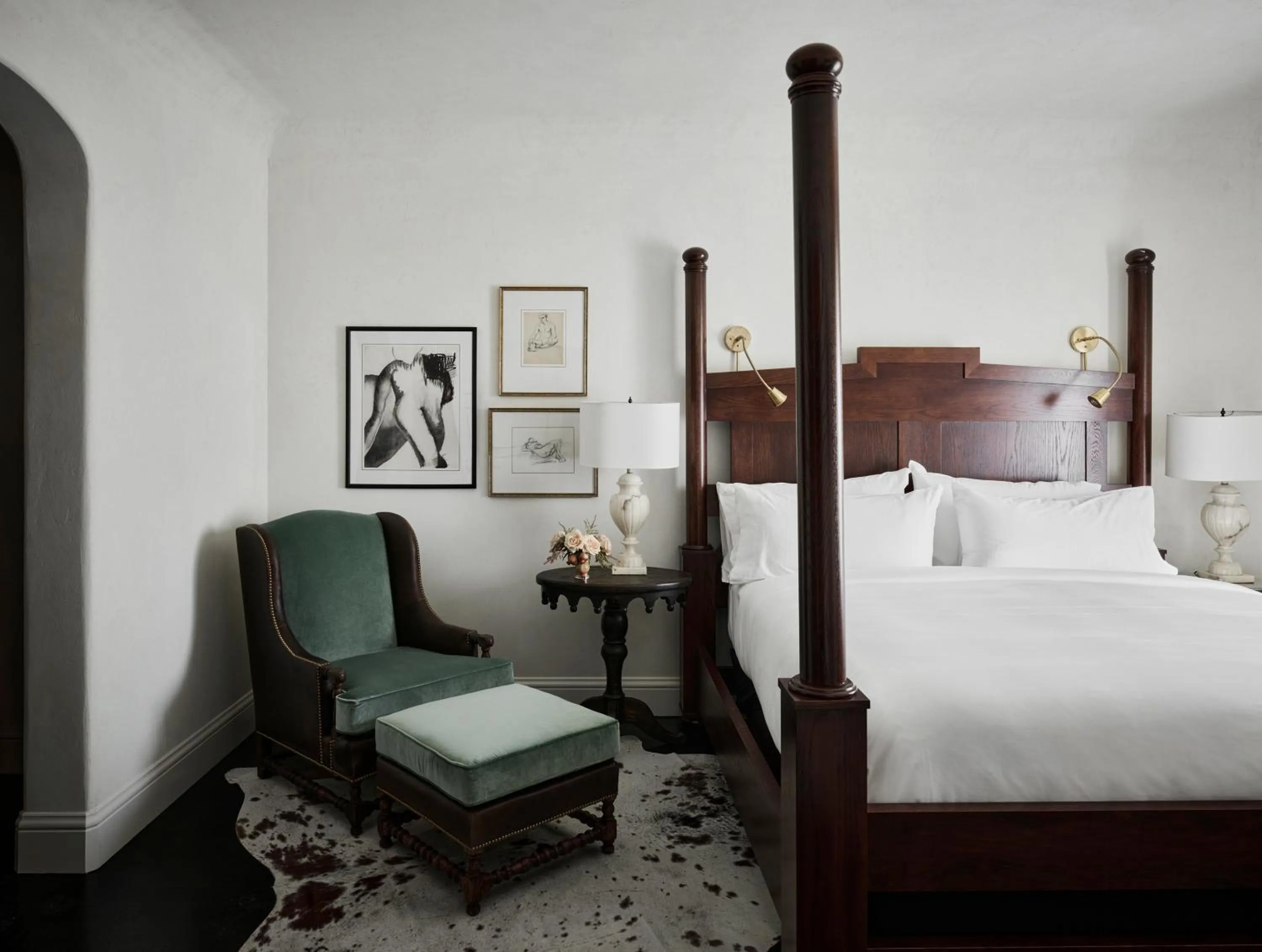 Bed in Commodore Perry Estate, Auberge Collection