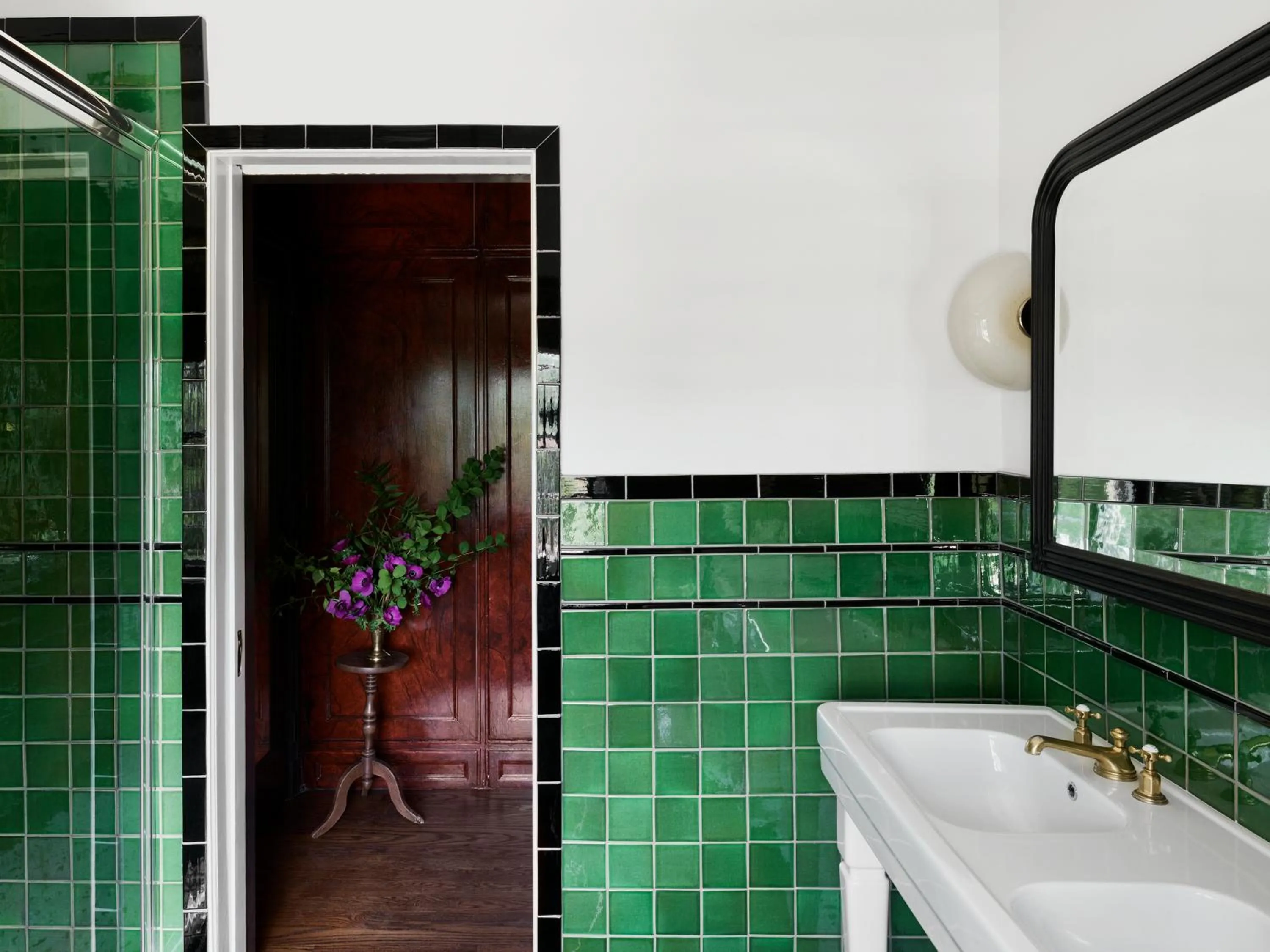 Bathroom in Commodore Perry Estate, Auberge Collection