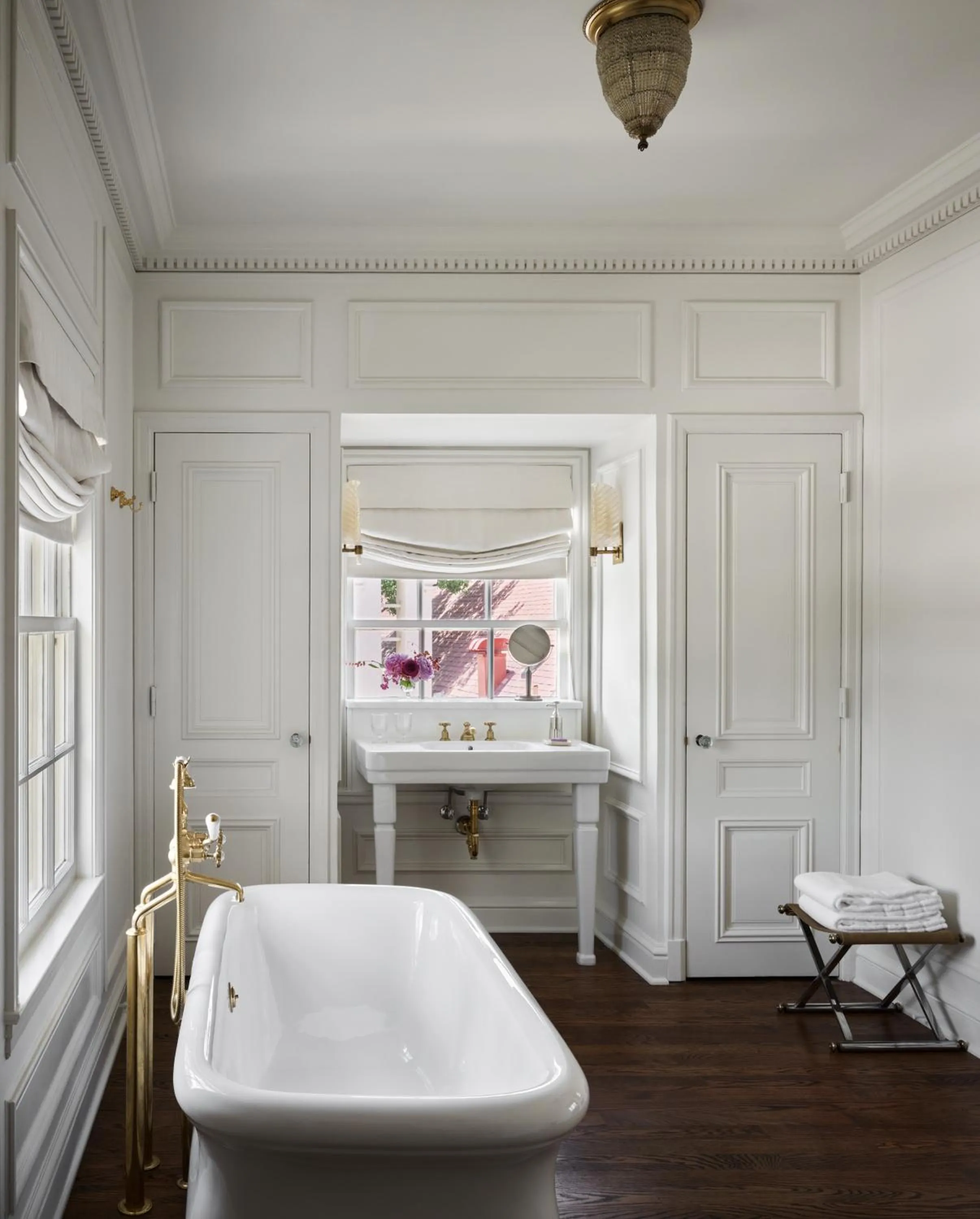 Bathroom in Commodore Perry Estate, Auberge Collection