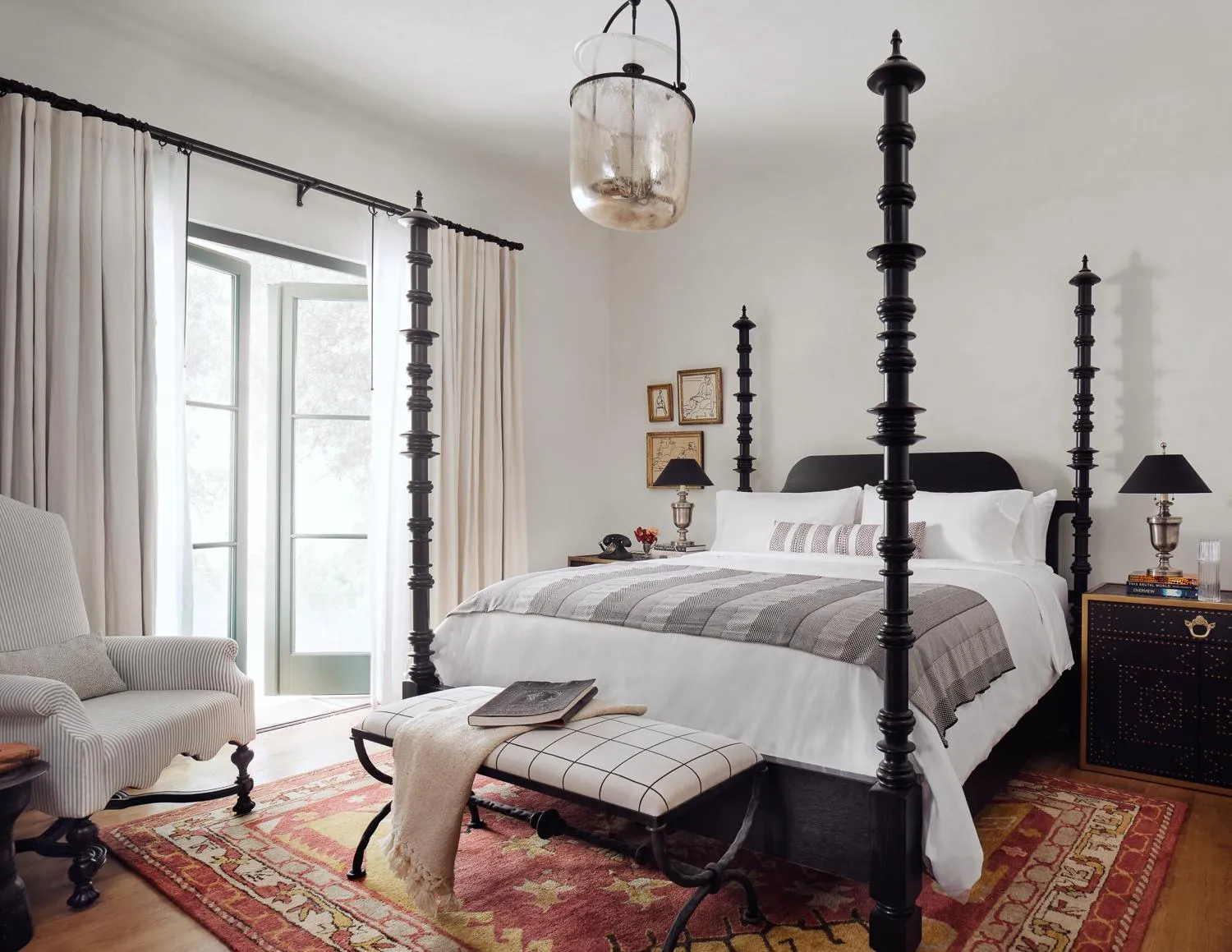 Bed in Commodore Perry Estate, Auberge Collection