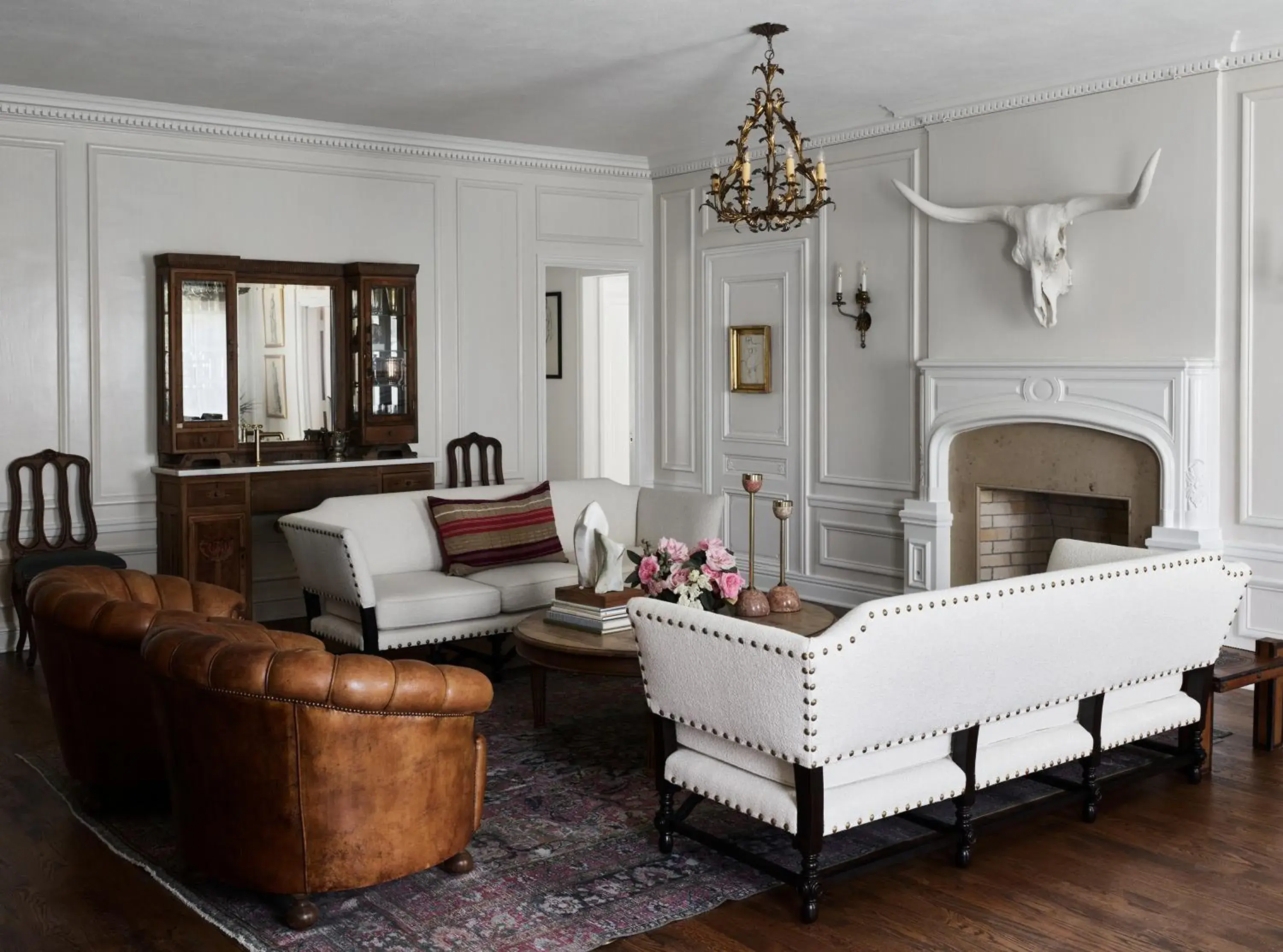 Living room, Bed in Commodore Perry Estate, Auberge Collection Living room, Bed in Commodore Perry Estate, Auberge Collection
