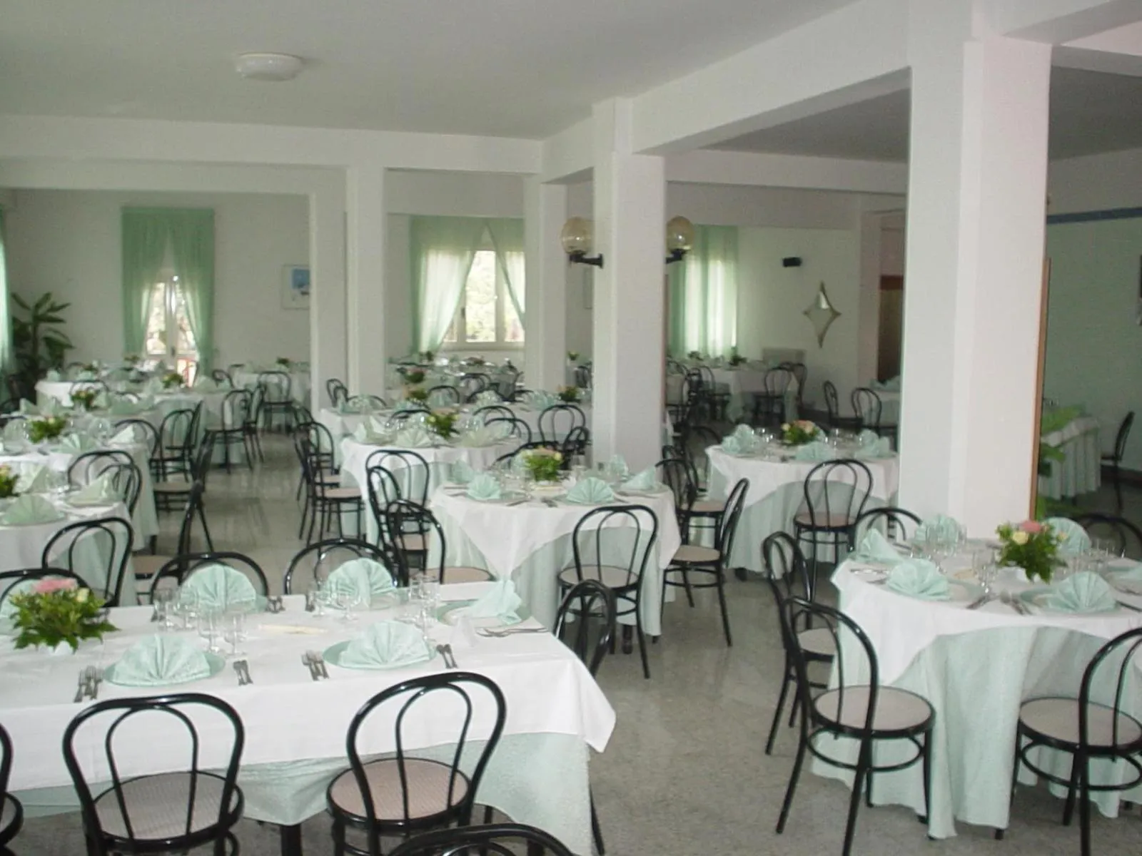 Restaurant/Places to Eat in Hotel Del Lago