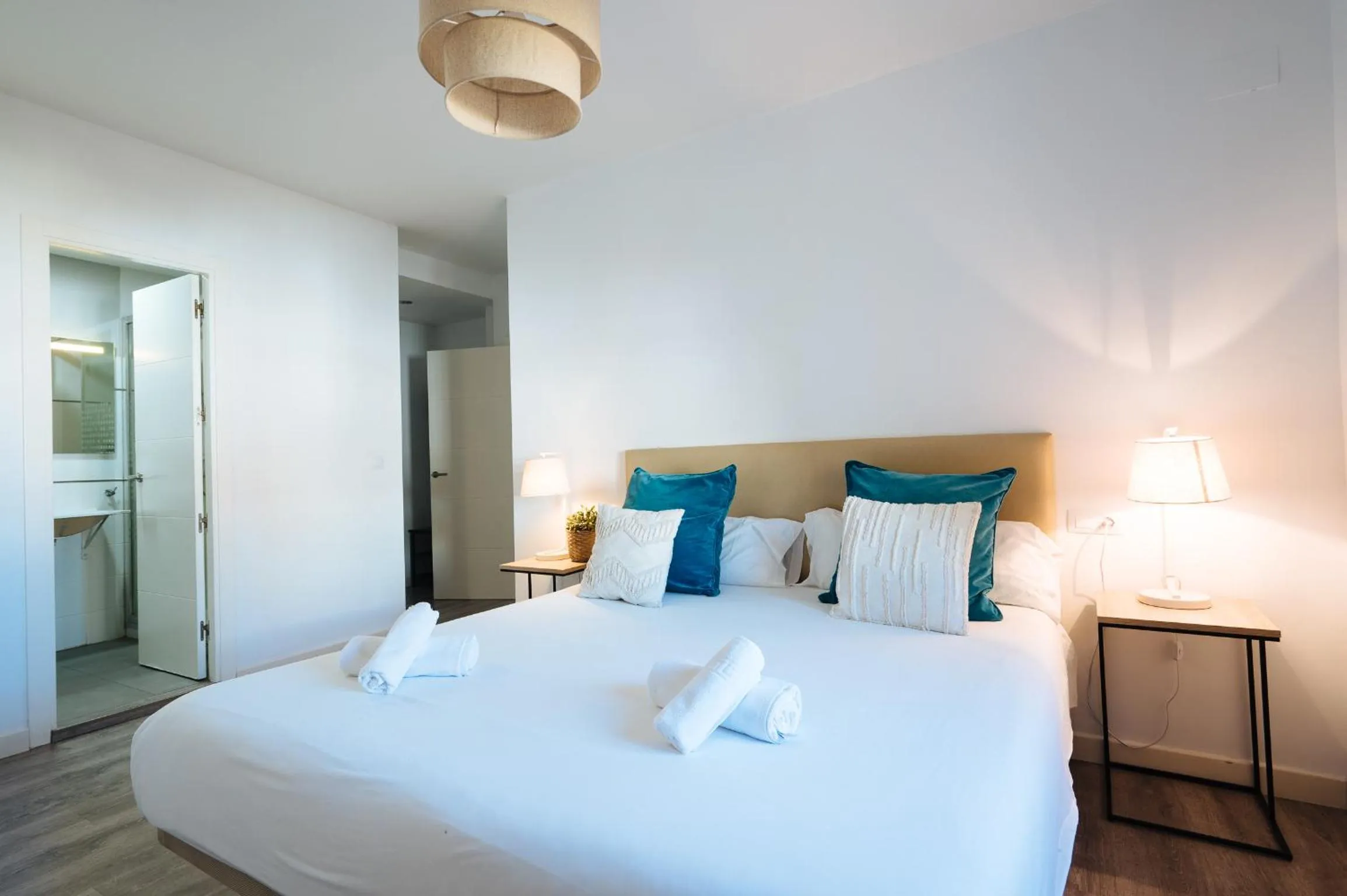 Bed in The Zentral Suites & Apartments