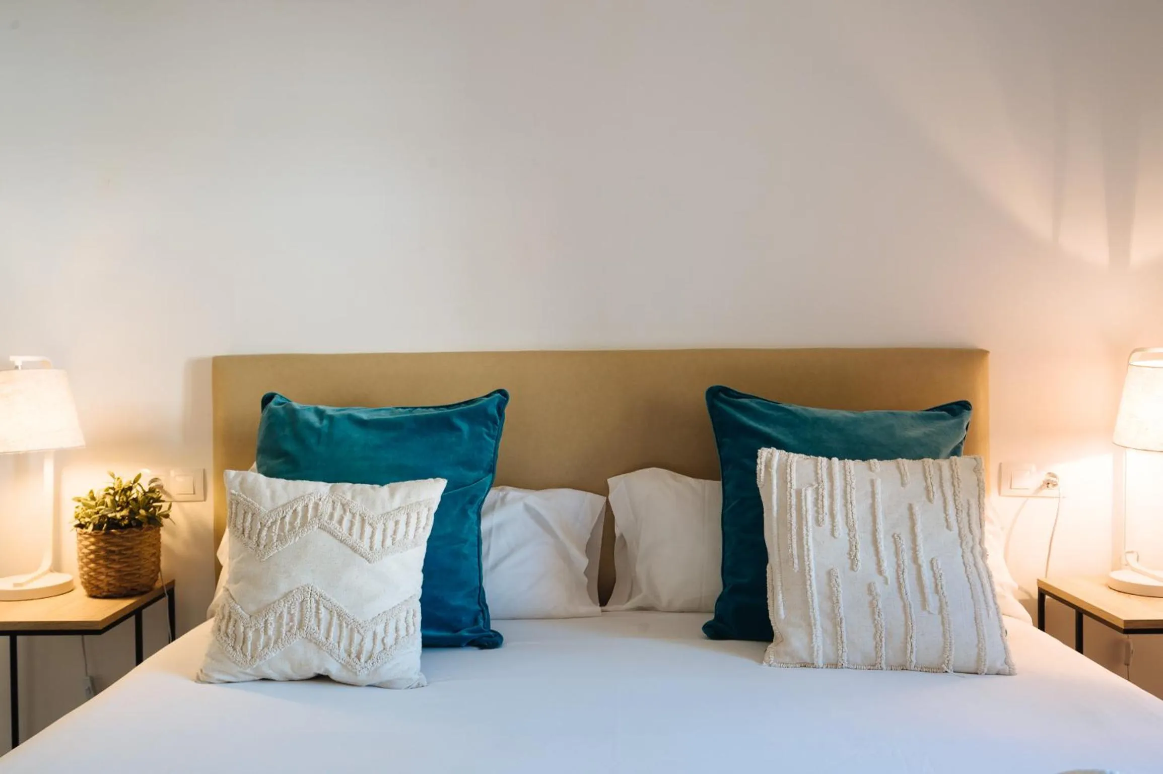 Bed in The Zentral Suites & Apartments