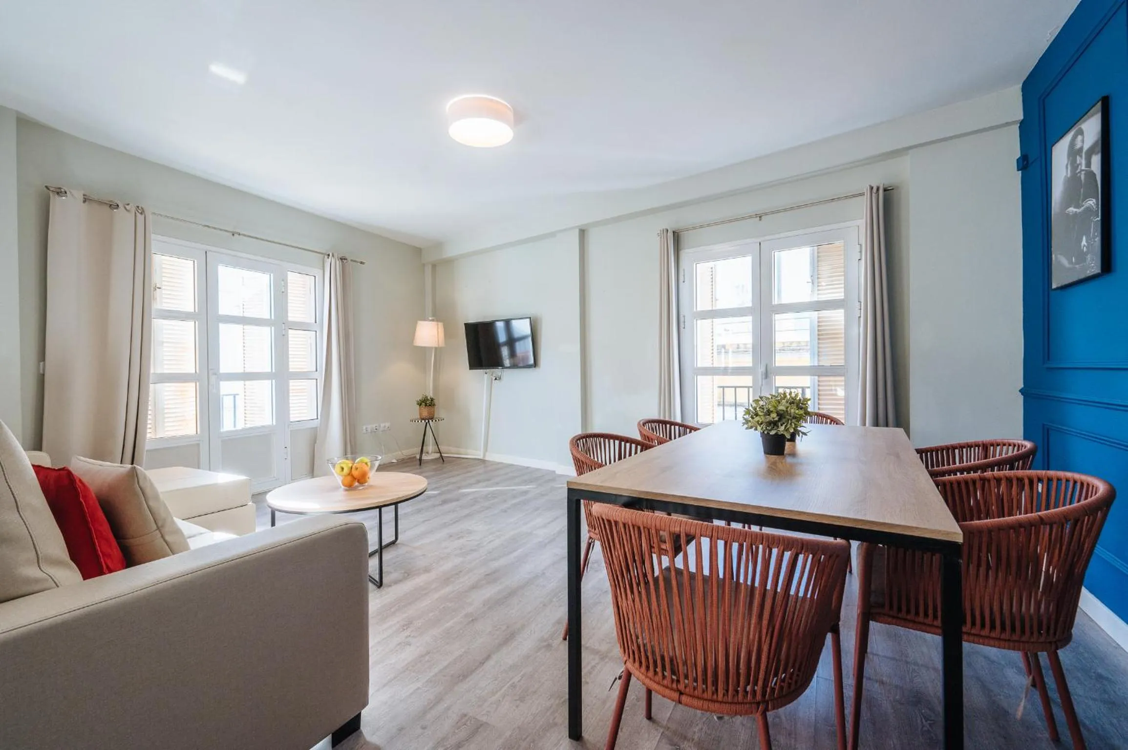 TV and multimedia in The Zentral Suites & Apartments