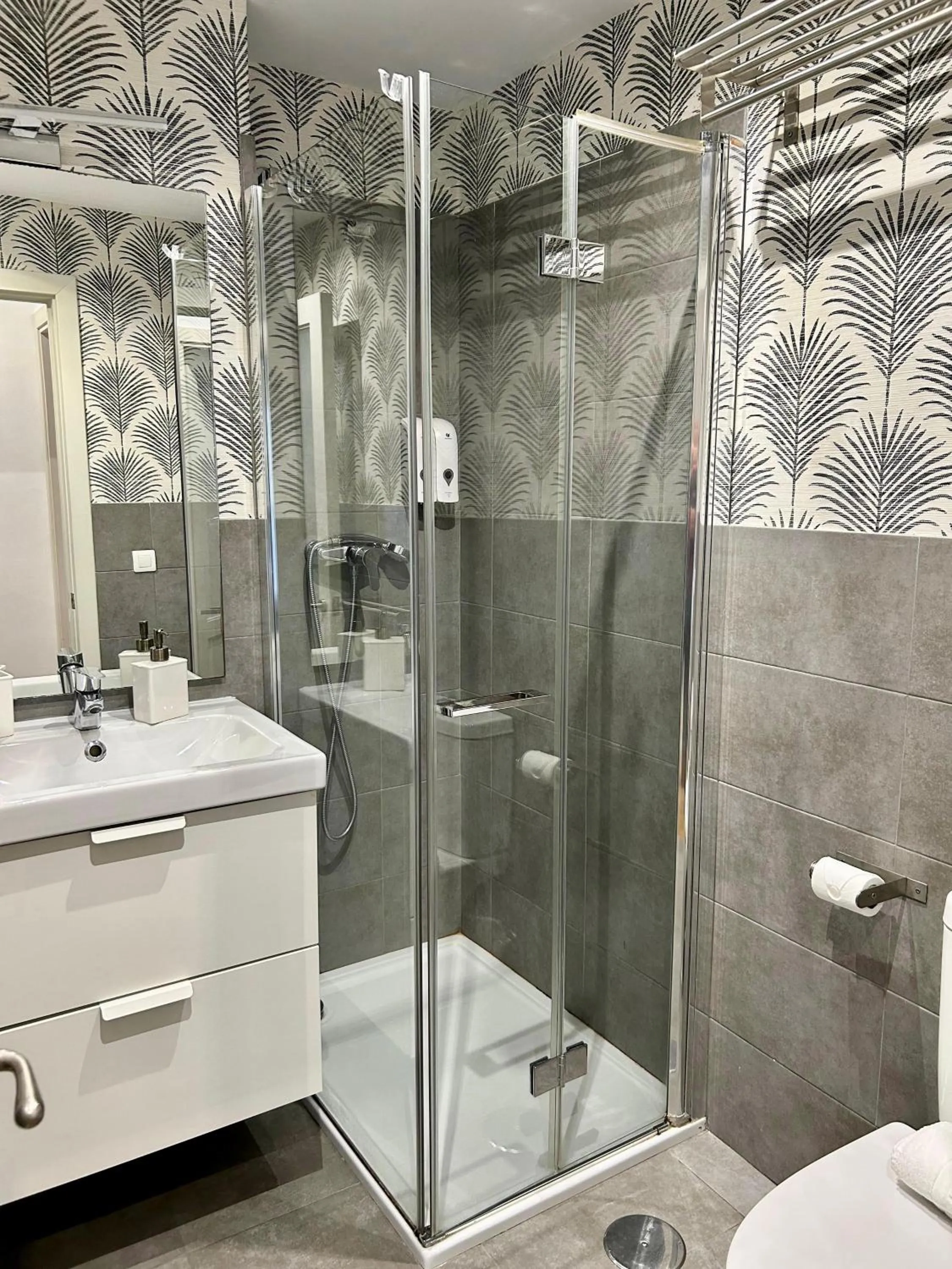 Shower in The Zentral Suites & Apartments