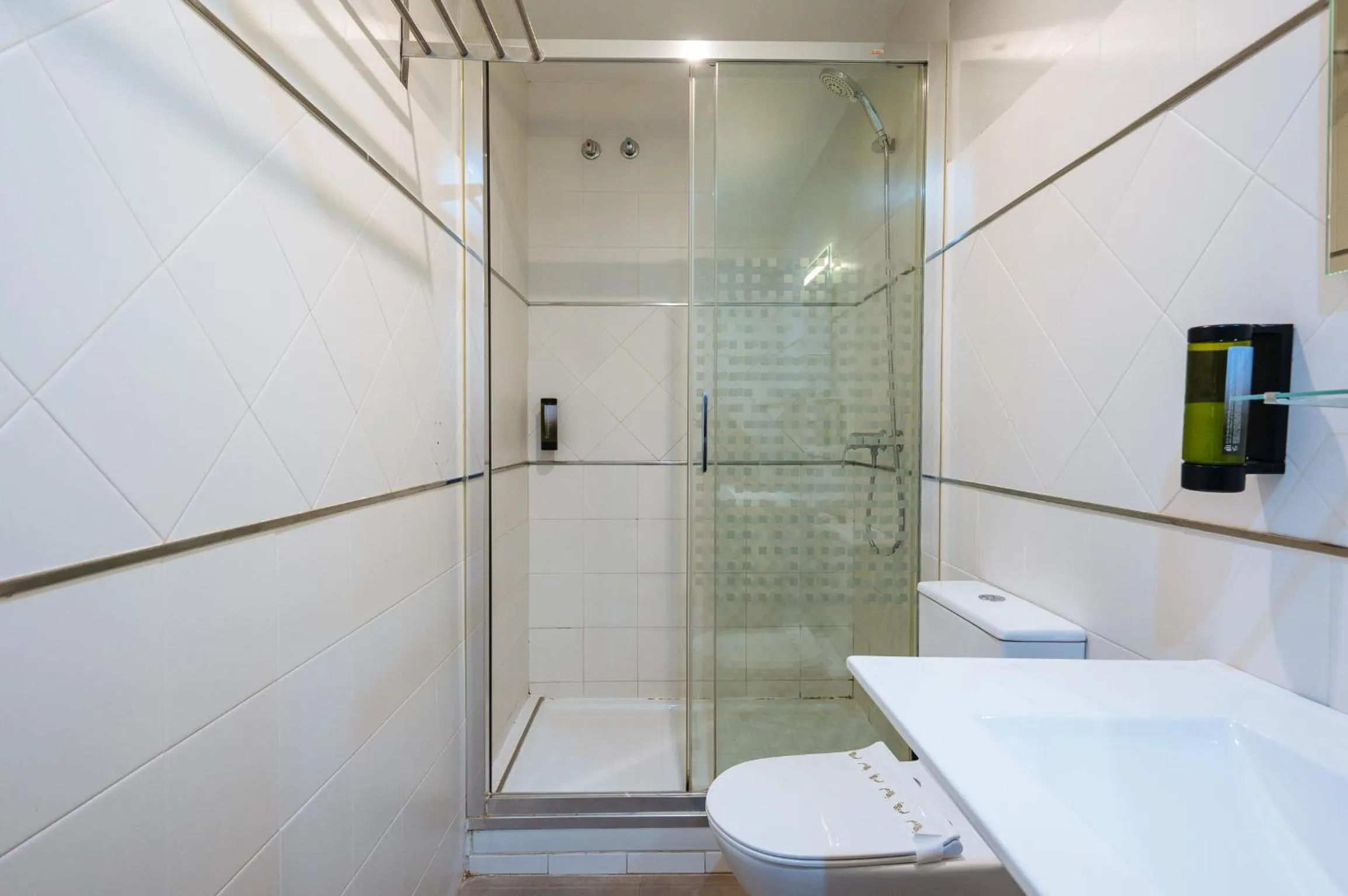 Shower in The Zentral Suites & Apartments