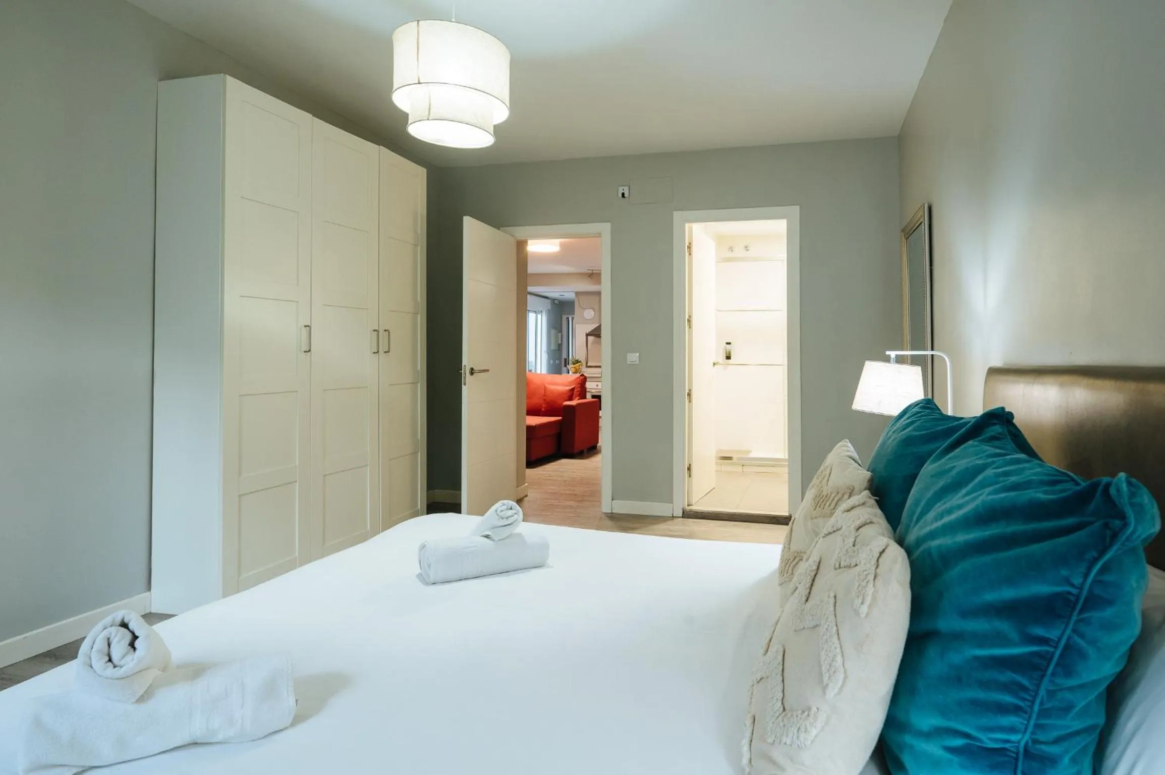 Bed in The Zentral Suites & Apartments