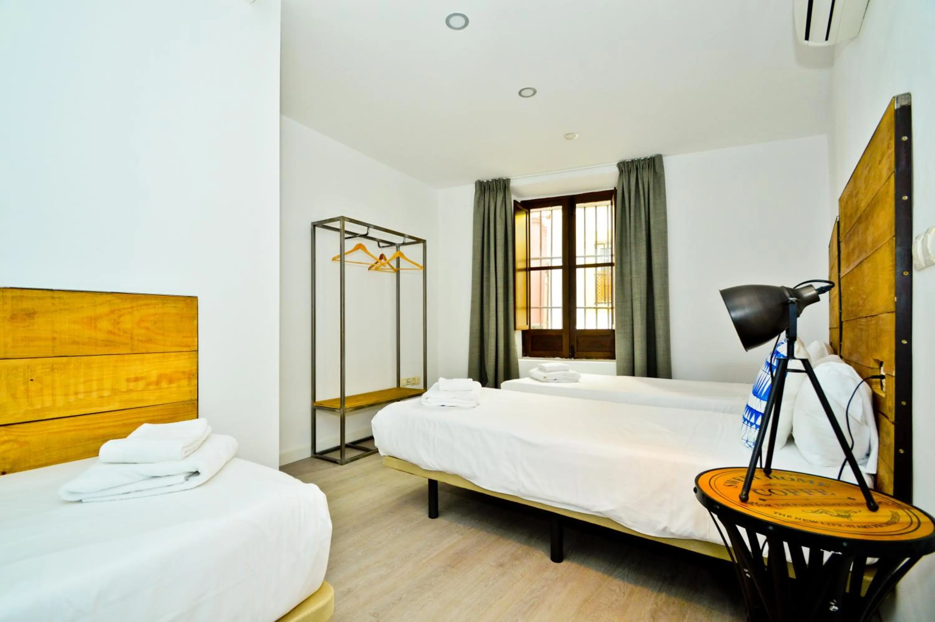 Bed in The Zentral Suites & Apartments