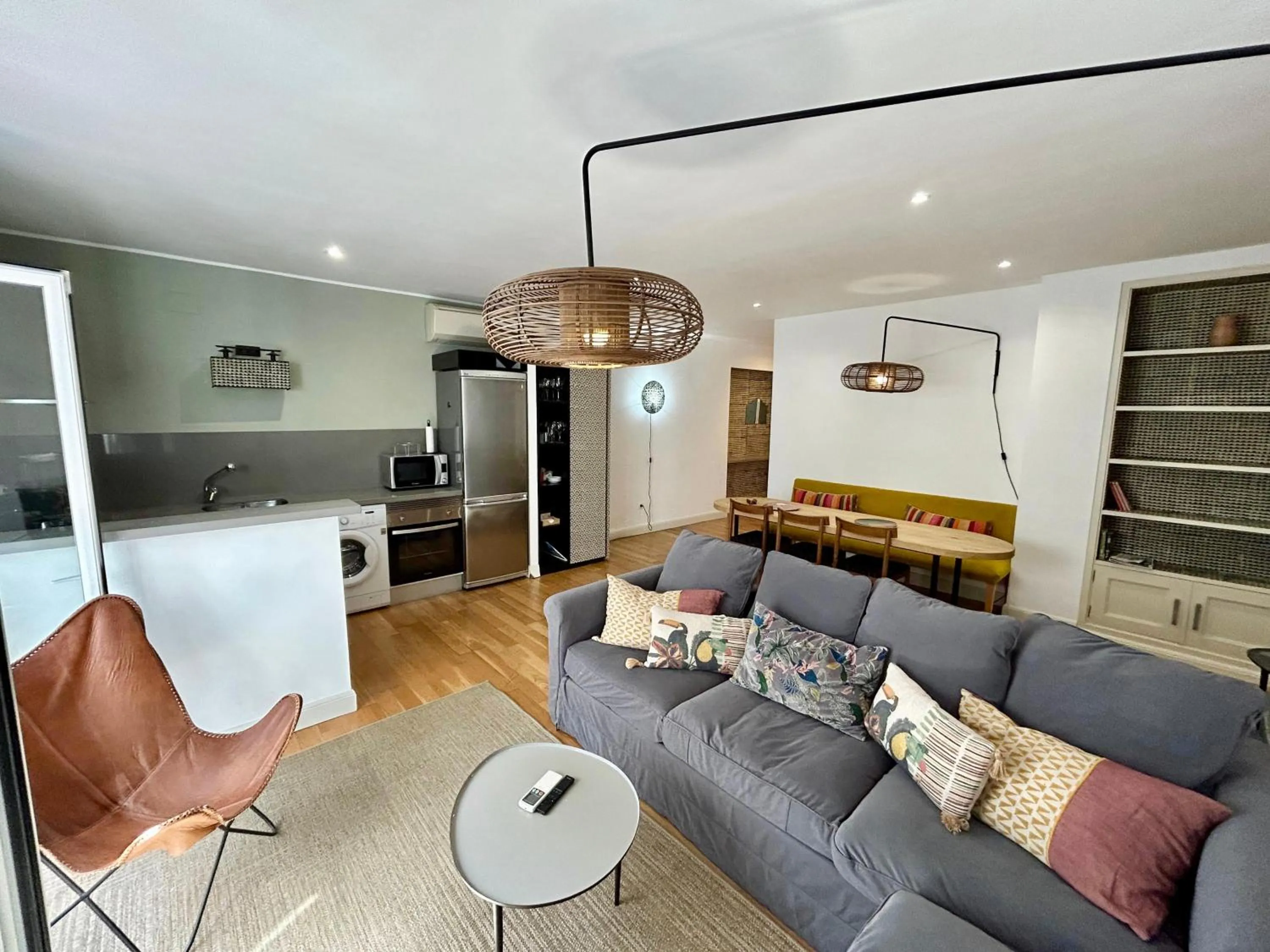 TV and multimedia in The Zentral Suites & Apartments