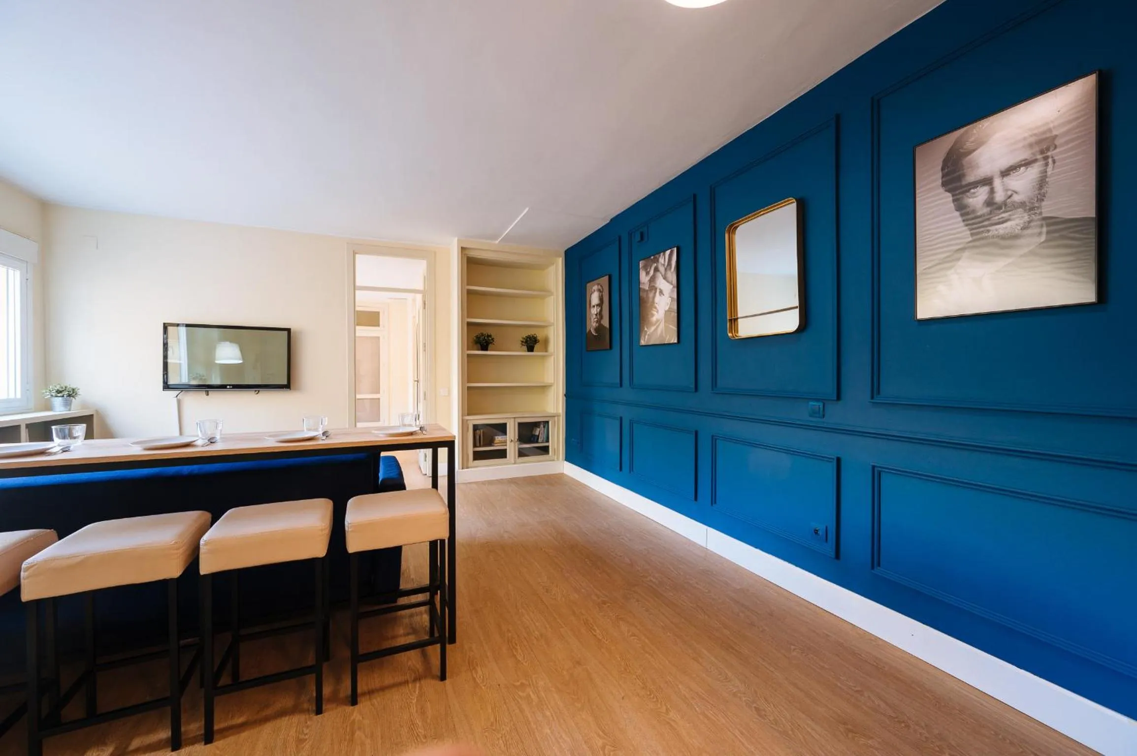 TV and multimedia in The Zentral Suites & Apartments