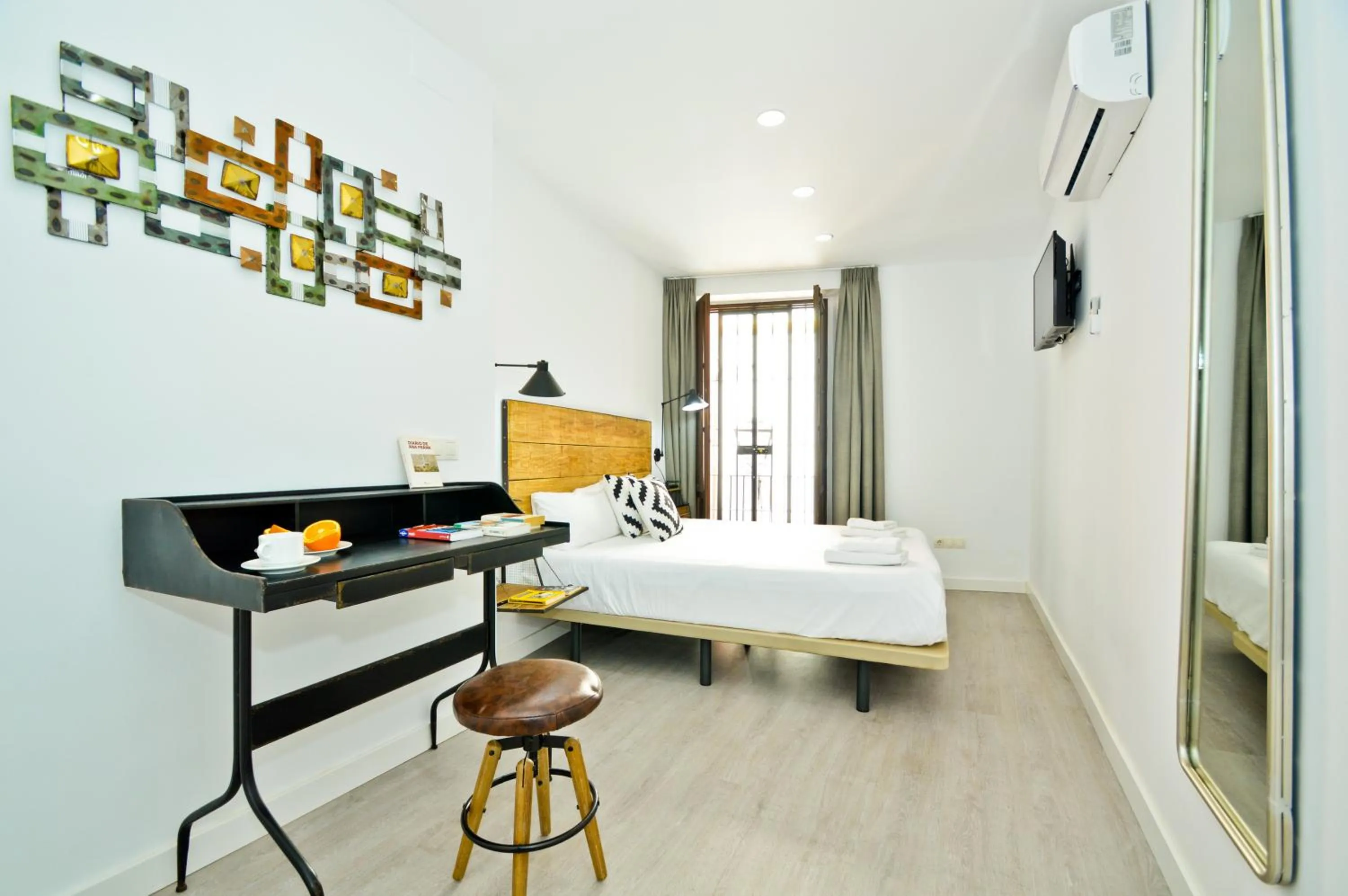 Bed in The Zentral Suites & Apartments