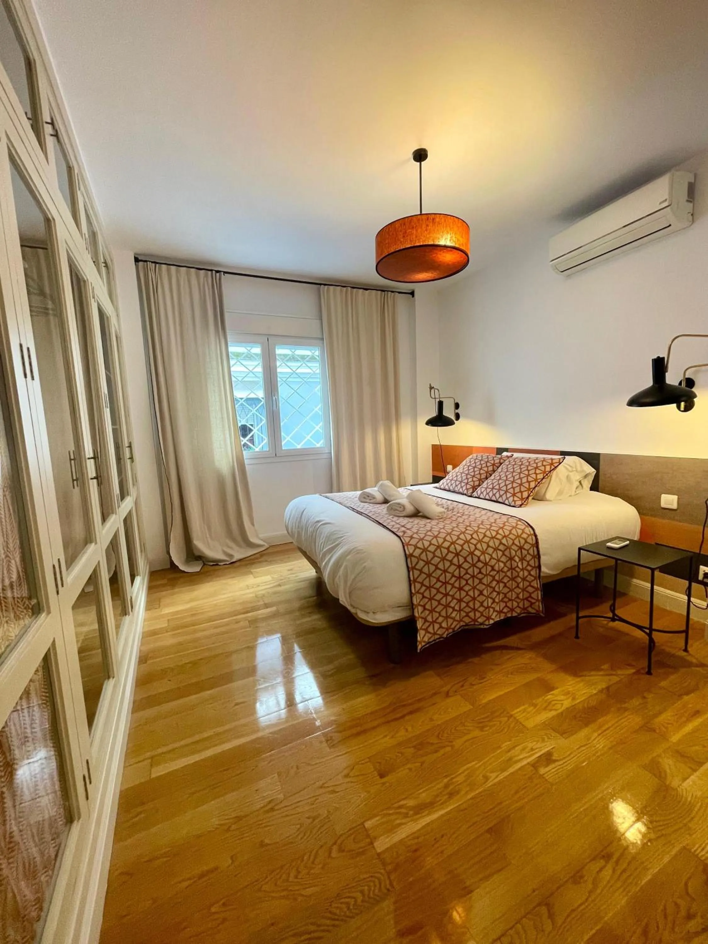 Bed in The Zentral Suites & Apartments