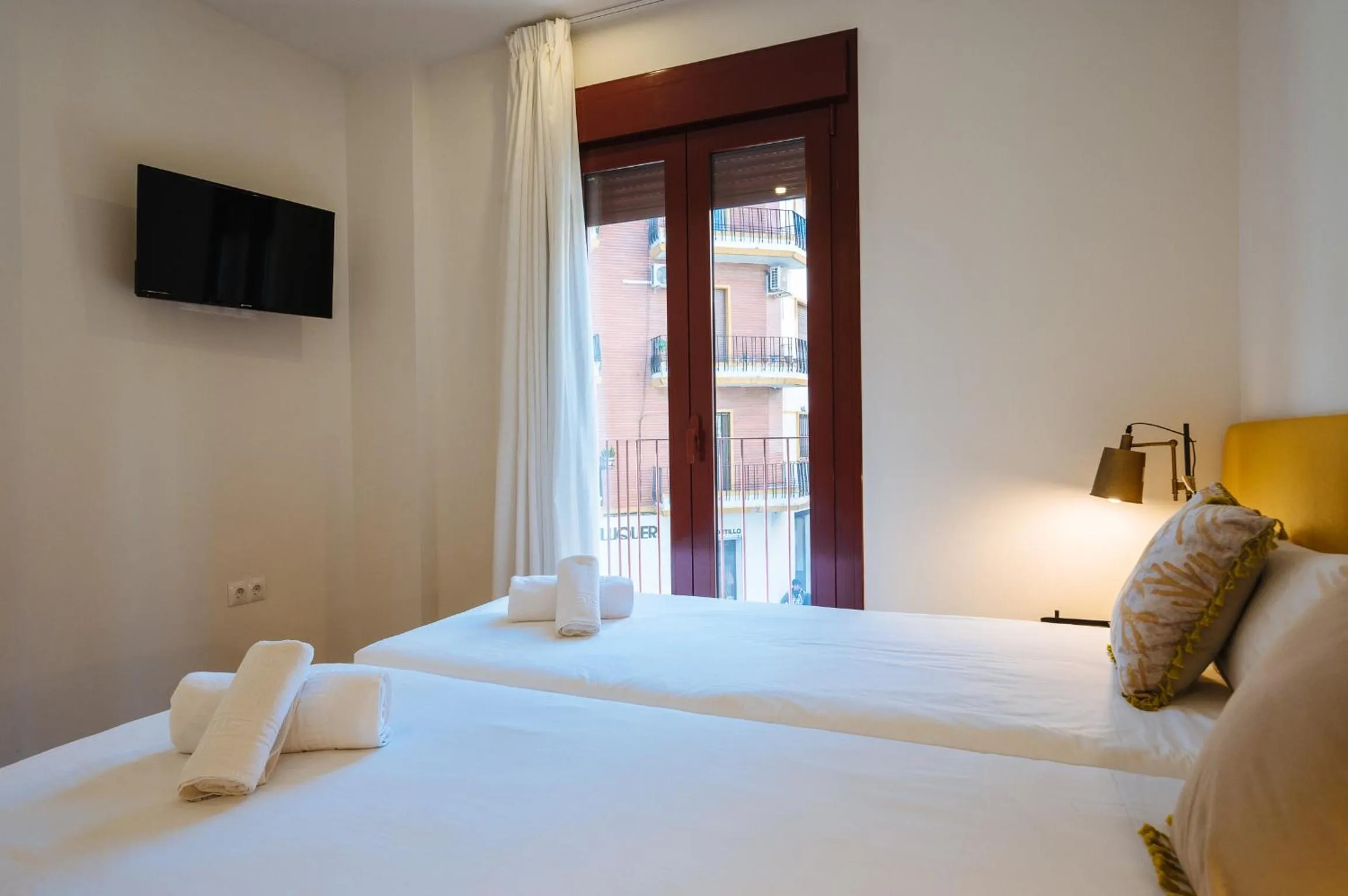 Bed in The Zentral Suites & Apartments