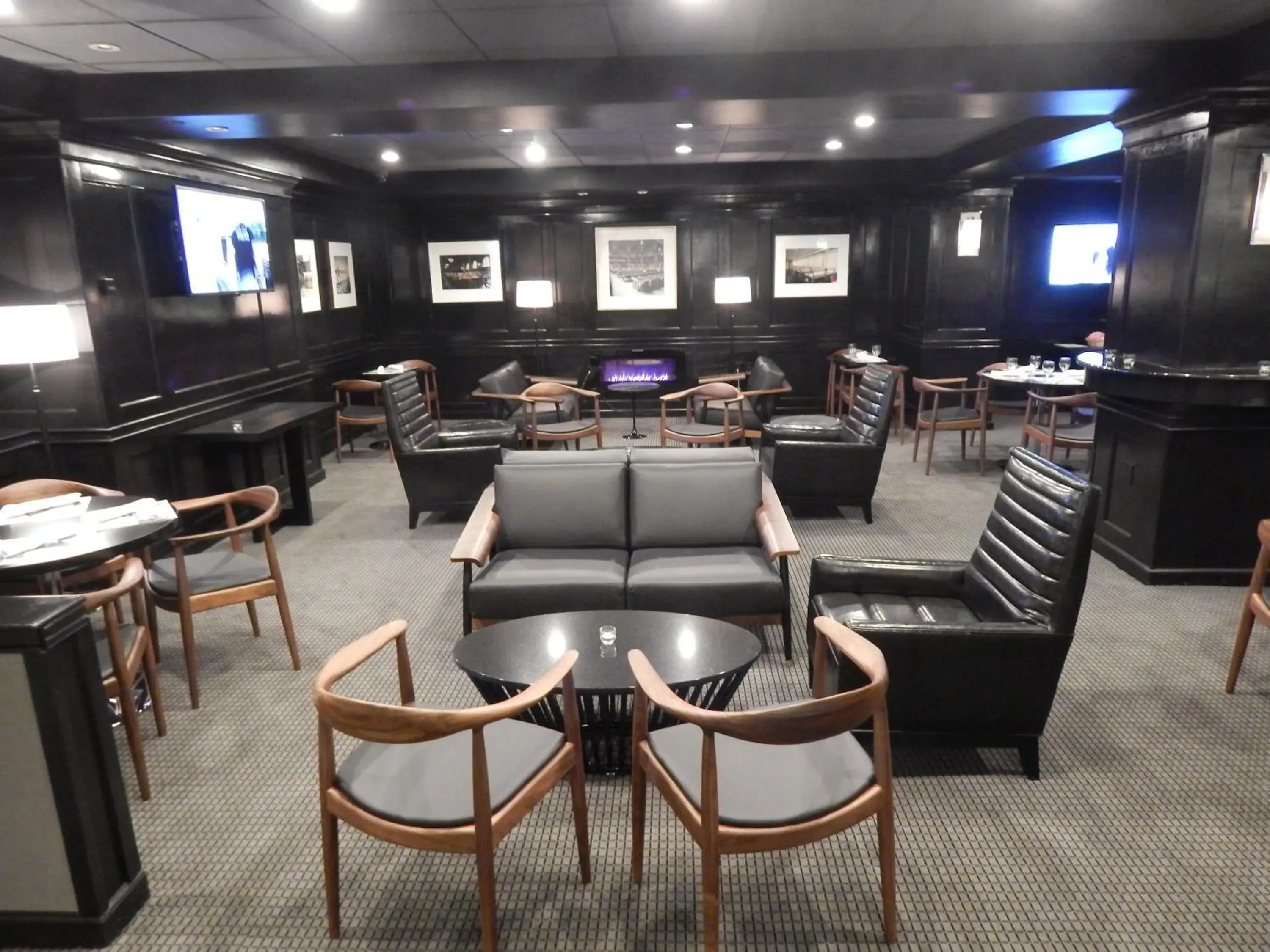 Restaurant/places to eat in Lord Baltimore Hotel Restaurant/places to eat in Lord Baltimore Hotel