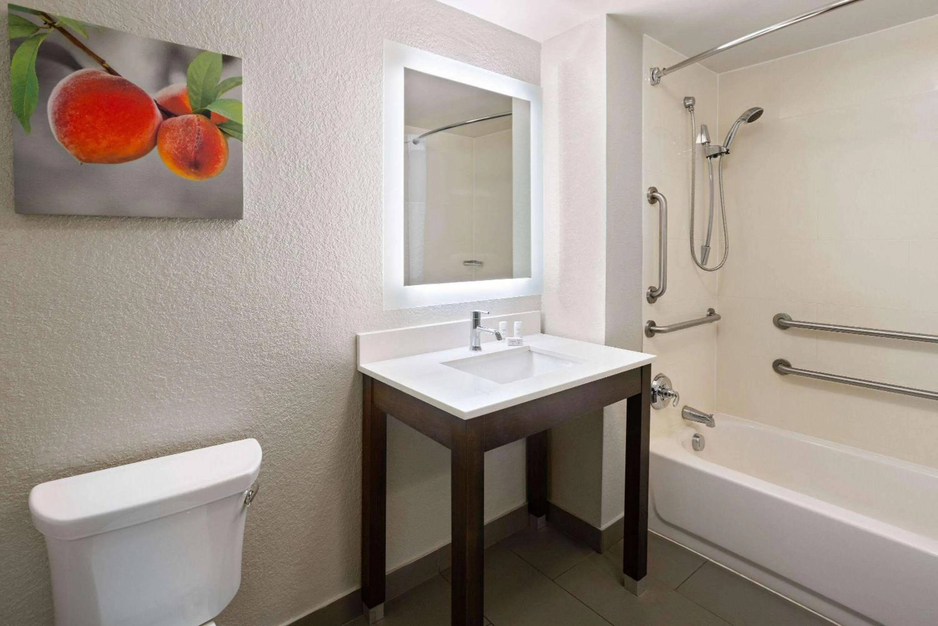 Bathroom in La Quinta by Wyndham Atlanta Airport North