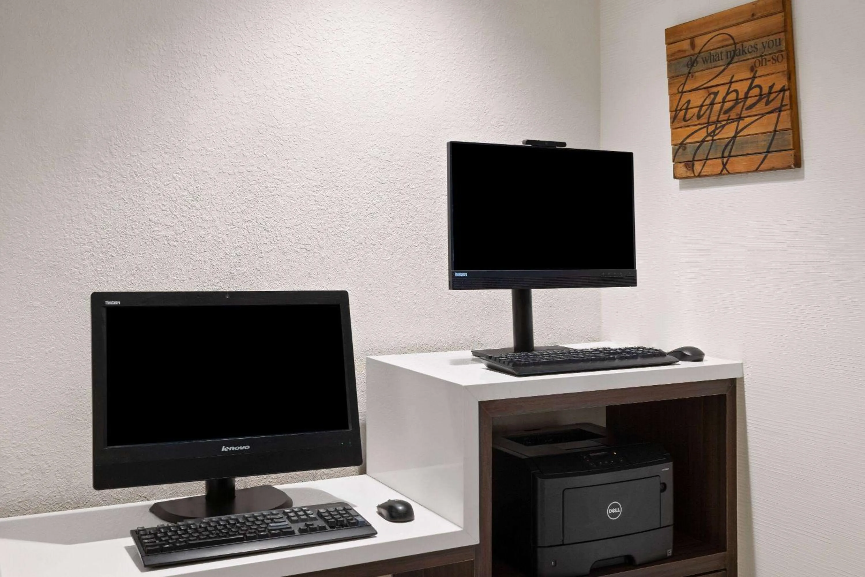 Business facilities in La Quinta by Wyndham Atlanta Airport North