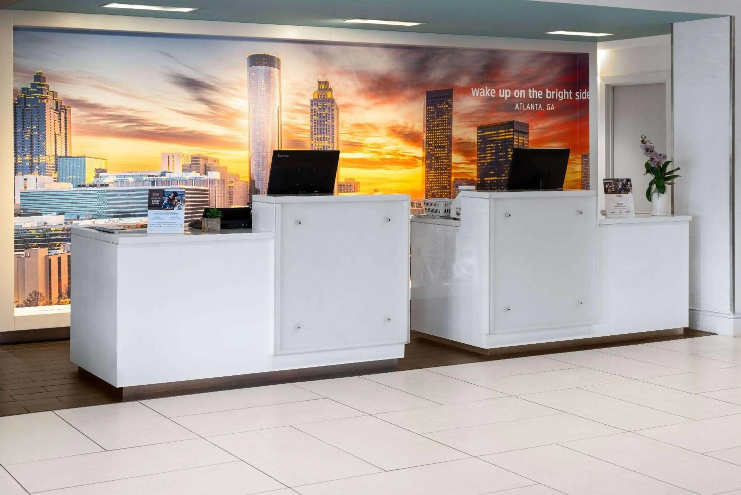 Lobby or reception in La Quinta by Wyndham Atlanta Airport North