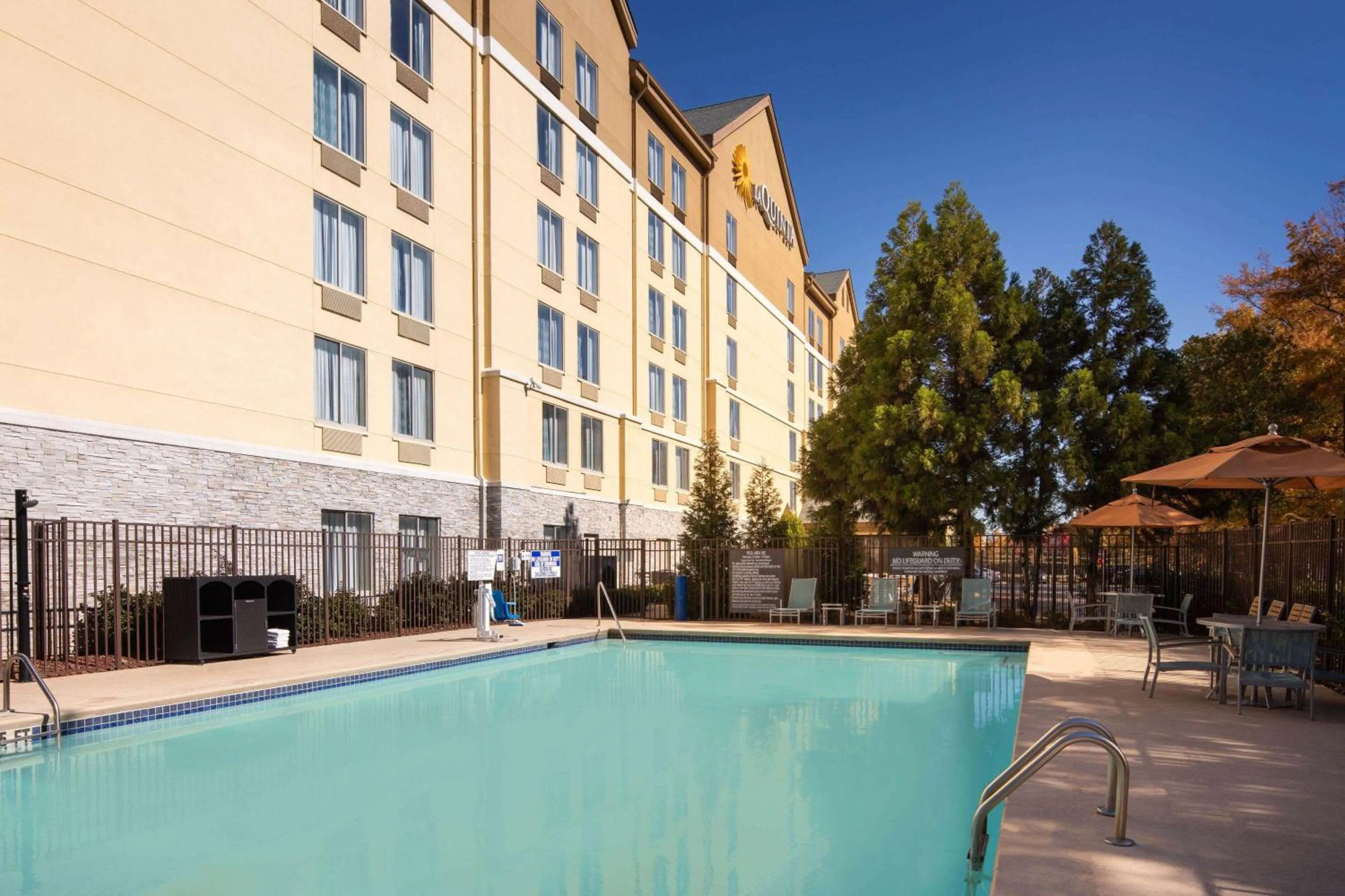 Pool view in La Quinta by Wyndham Atlanta Airport North