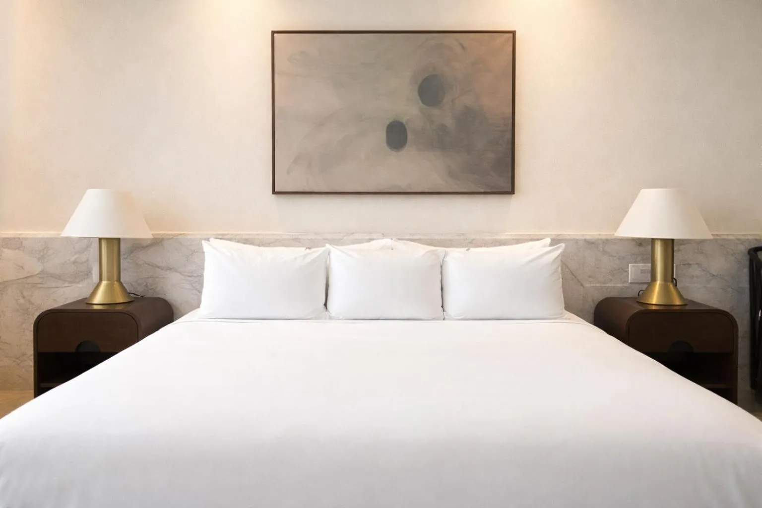 Bed in Nester Finn Entertainment District