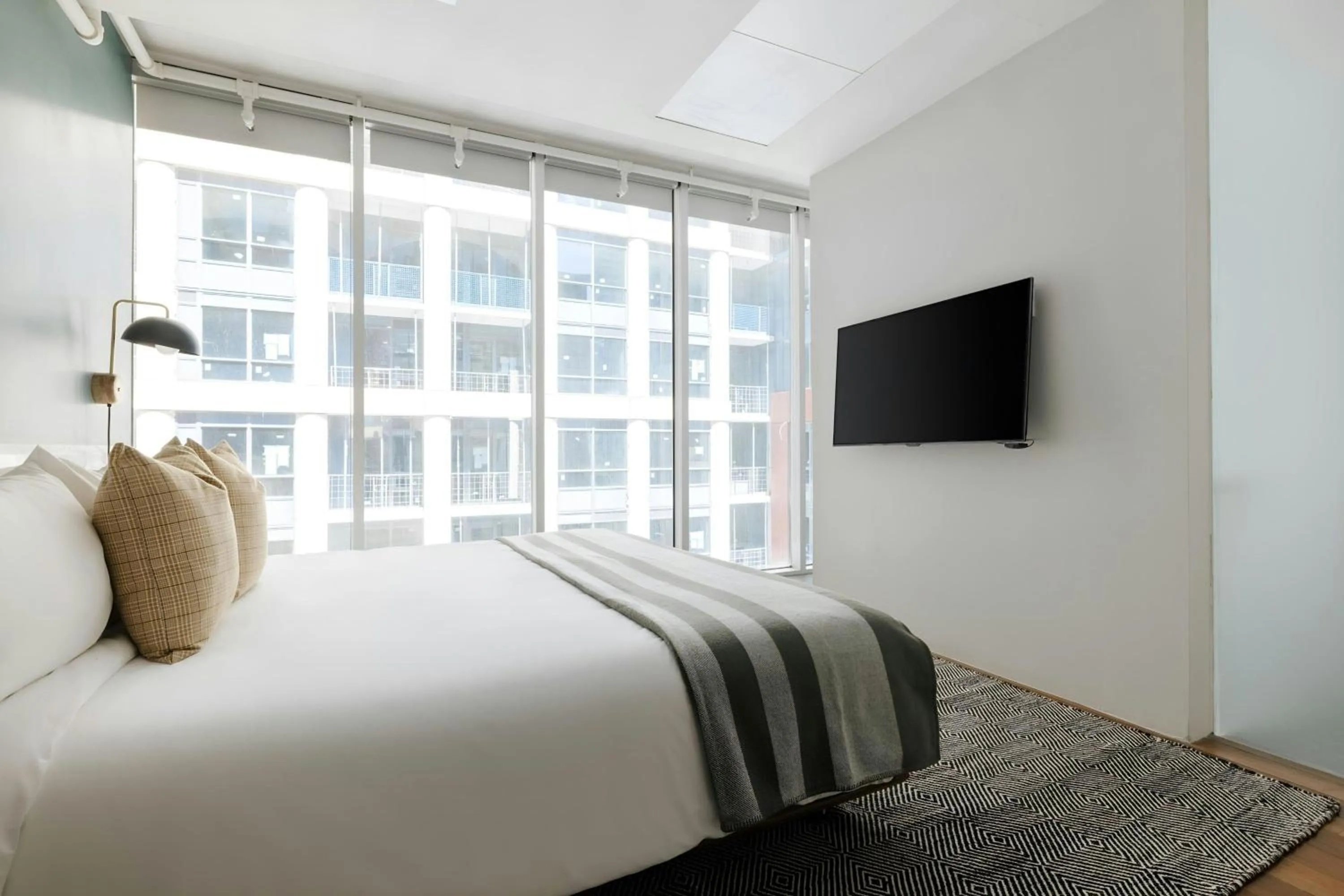 Bedroom, Bed in The Slate Hotel Downtown, Sonder by Marriott Bonvoy