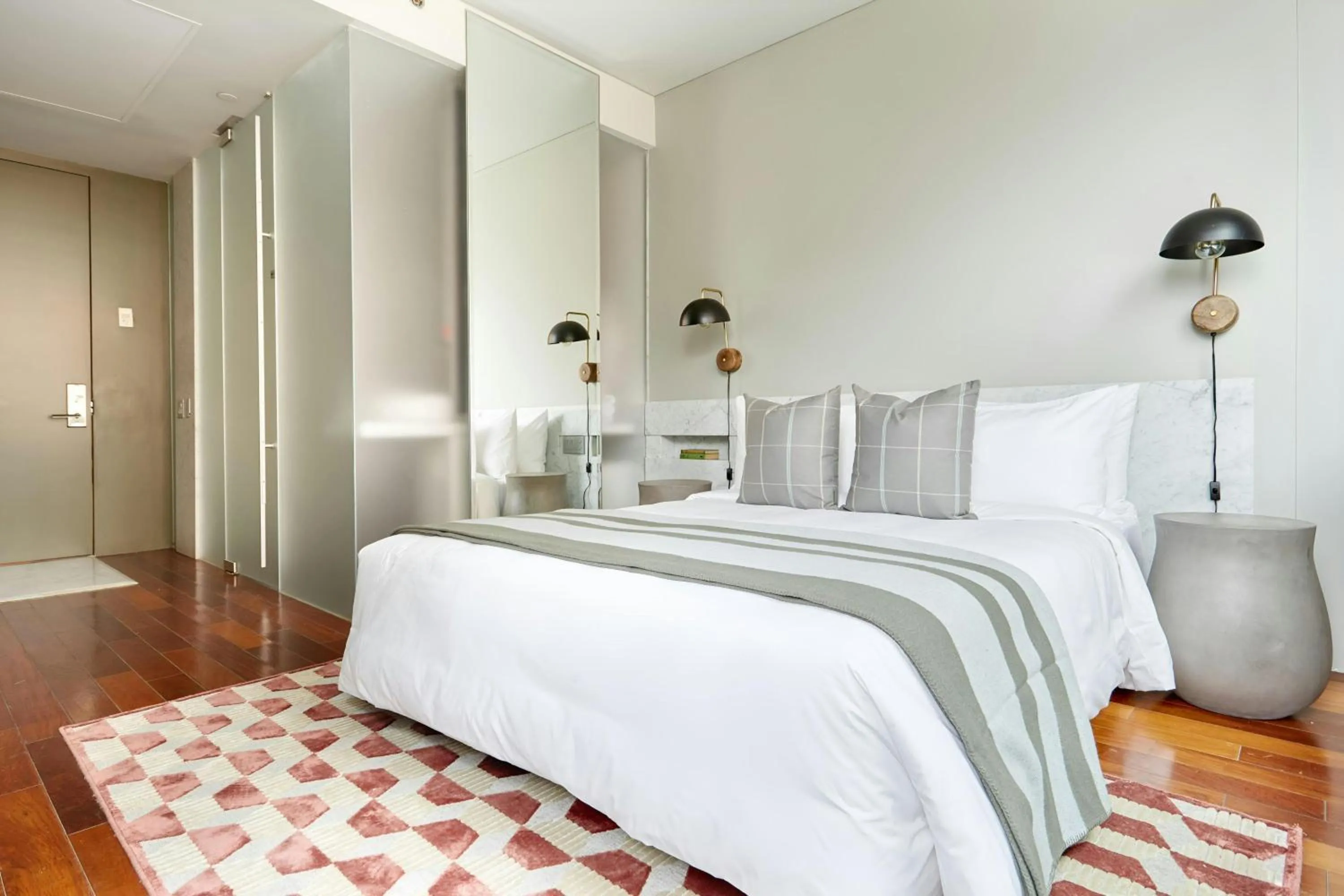 Bedroom, Bed in The Slate Hotel Downtown, Sonder by Marriott Bonvoy