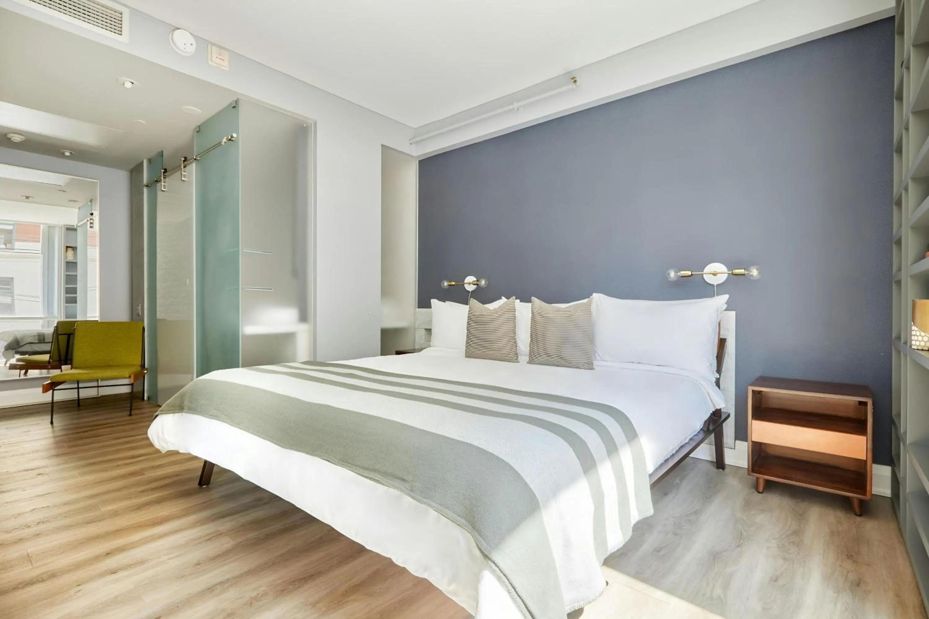 Bedroom, Bed in The Slate Hotel Downtown, Sonder by Marriott Bonvoy