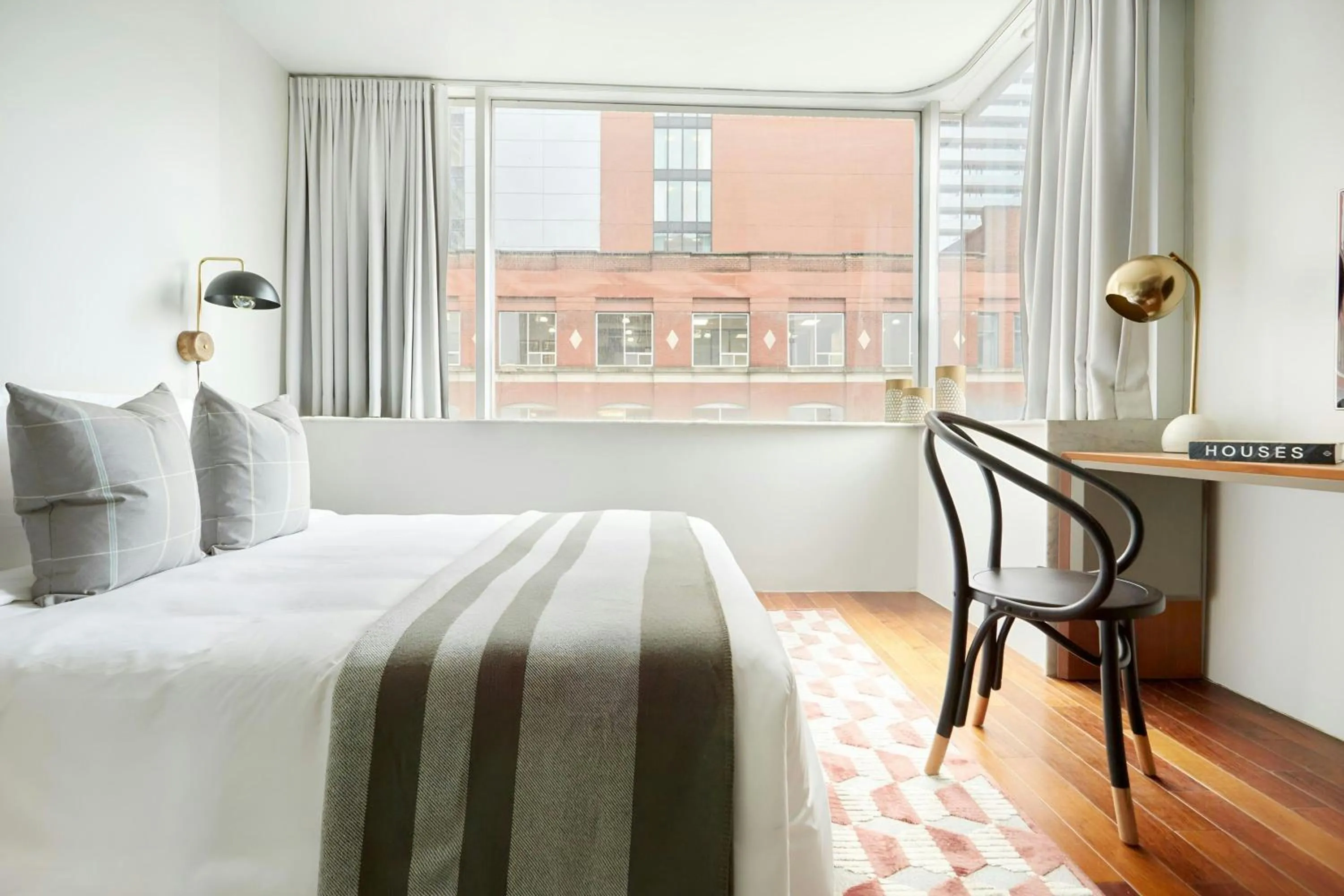 Bedroom, Bed in The Slate Hotel Downtown, Sonder by Marriott Bonvoy