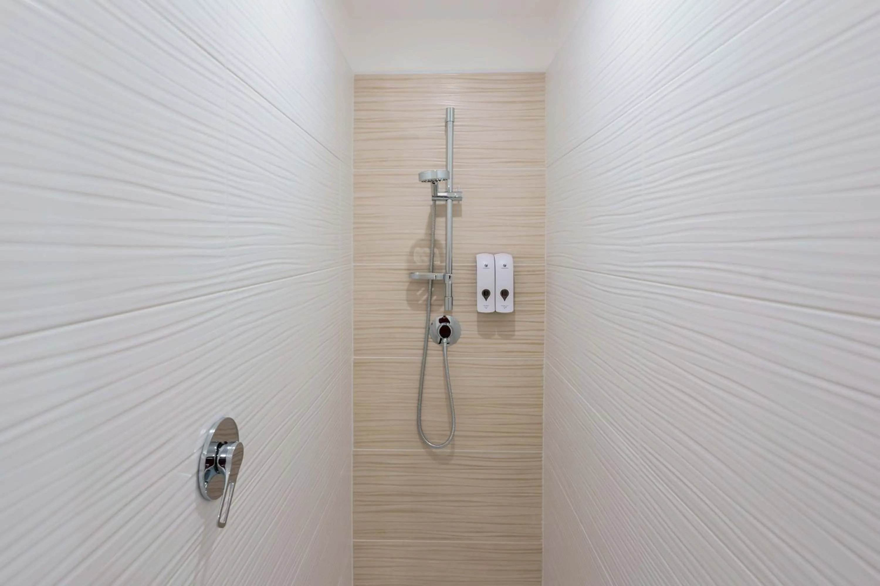 Shower in Nùe Rooms