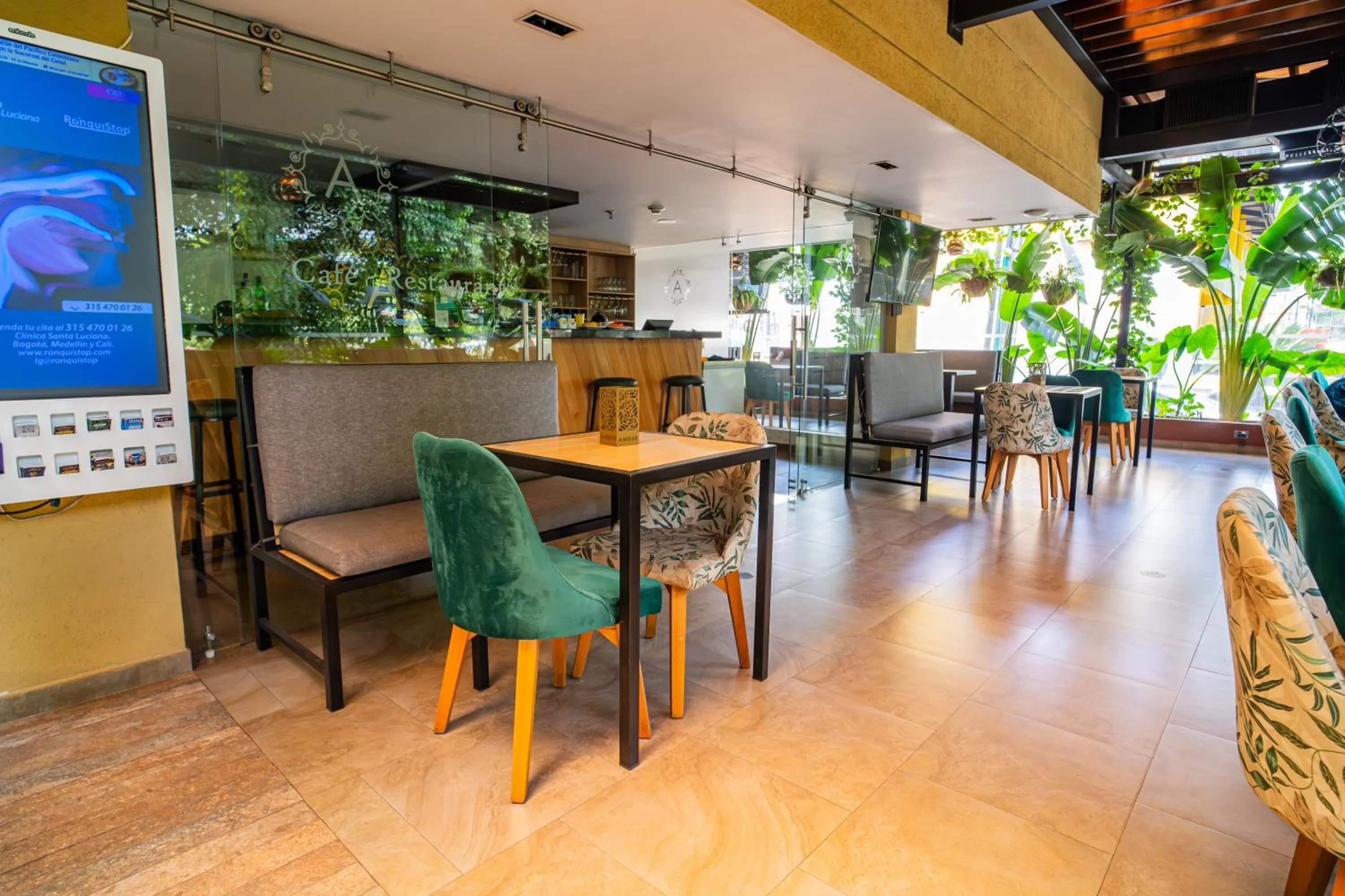 Restaurant/places to eat in Ambar Hotel Boutique Cali