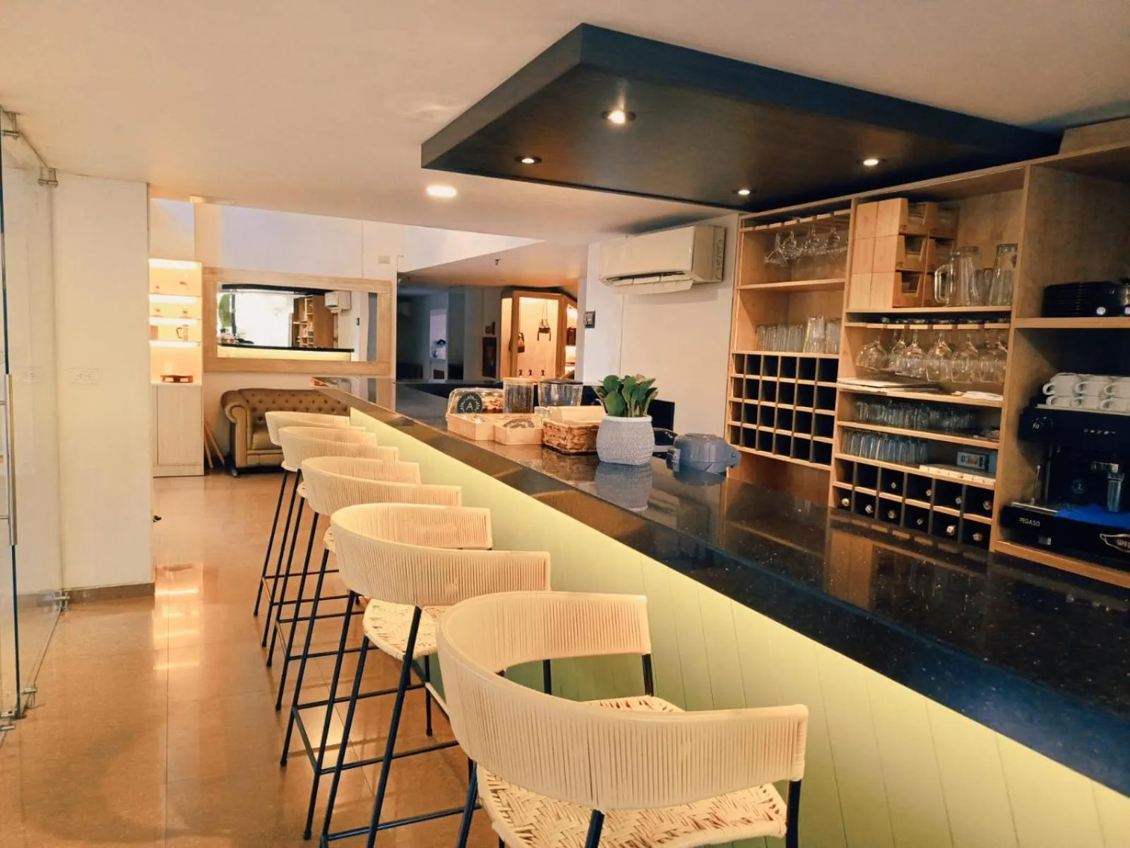 Restaurant/places to eat in Ambar Hotel Boutique Cali