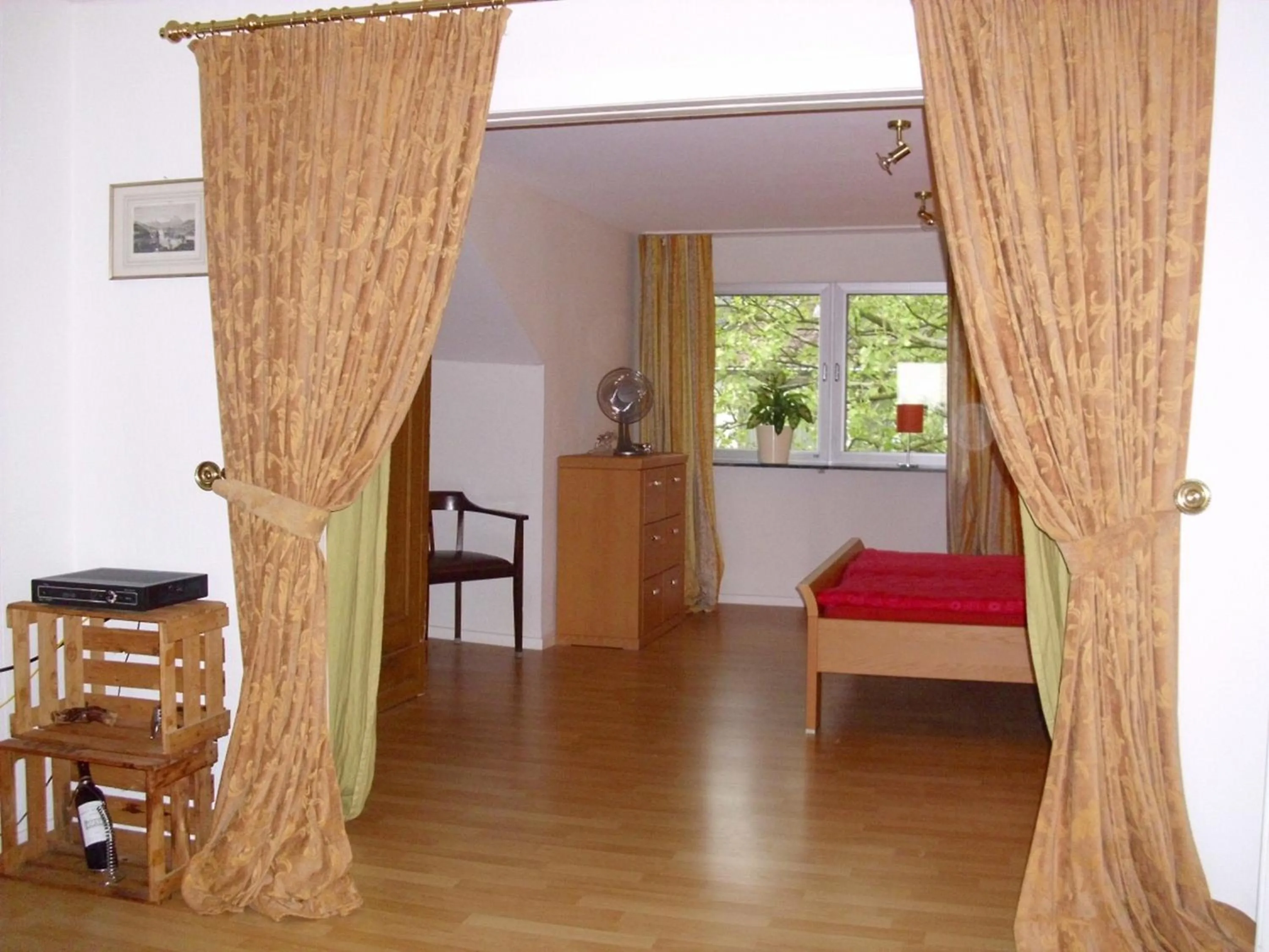 Photo of the whole room, Bed in Messewohnung Augusta