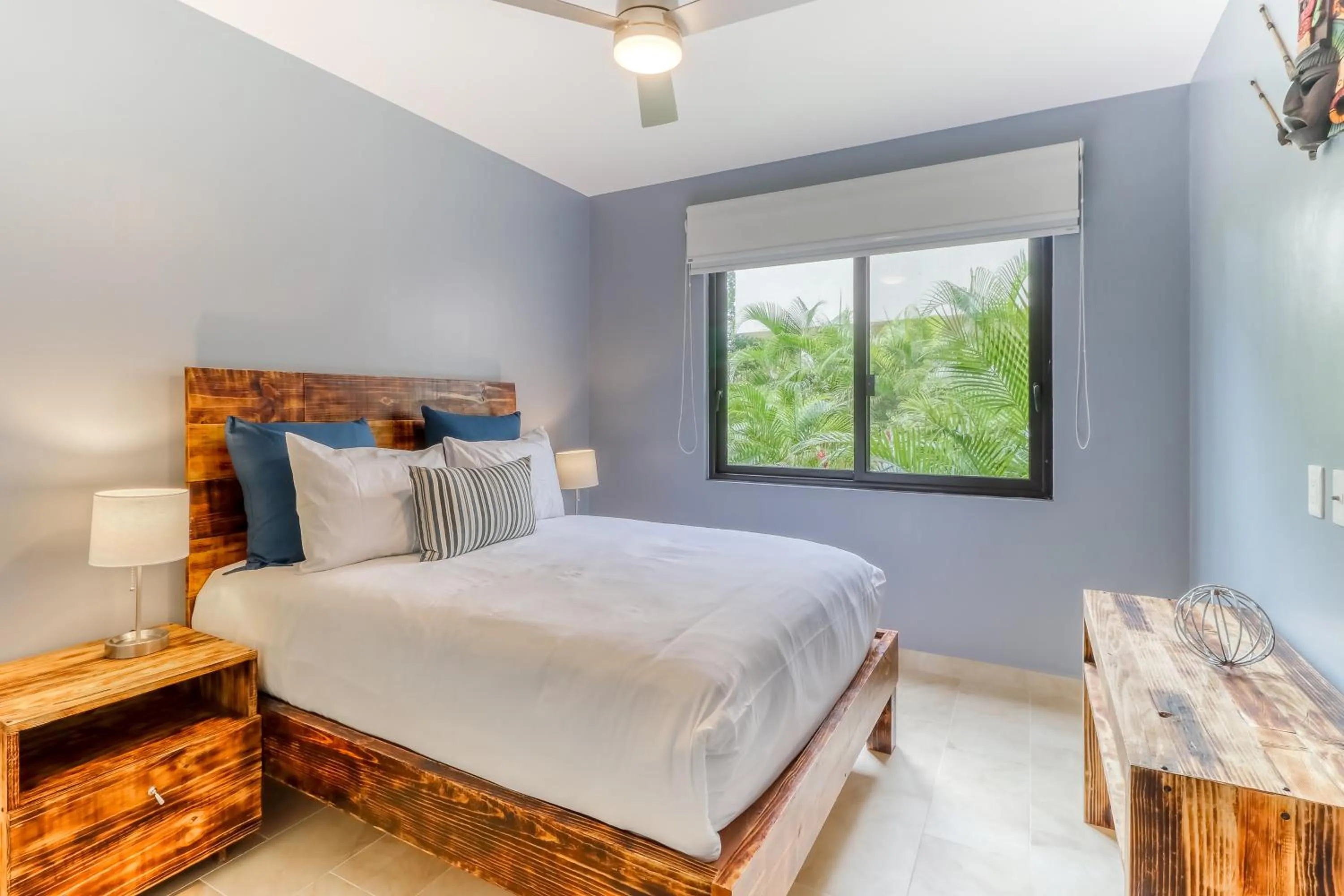 Bed in Chandelier B102 @ Lagunas