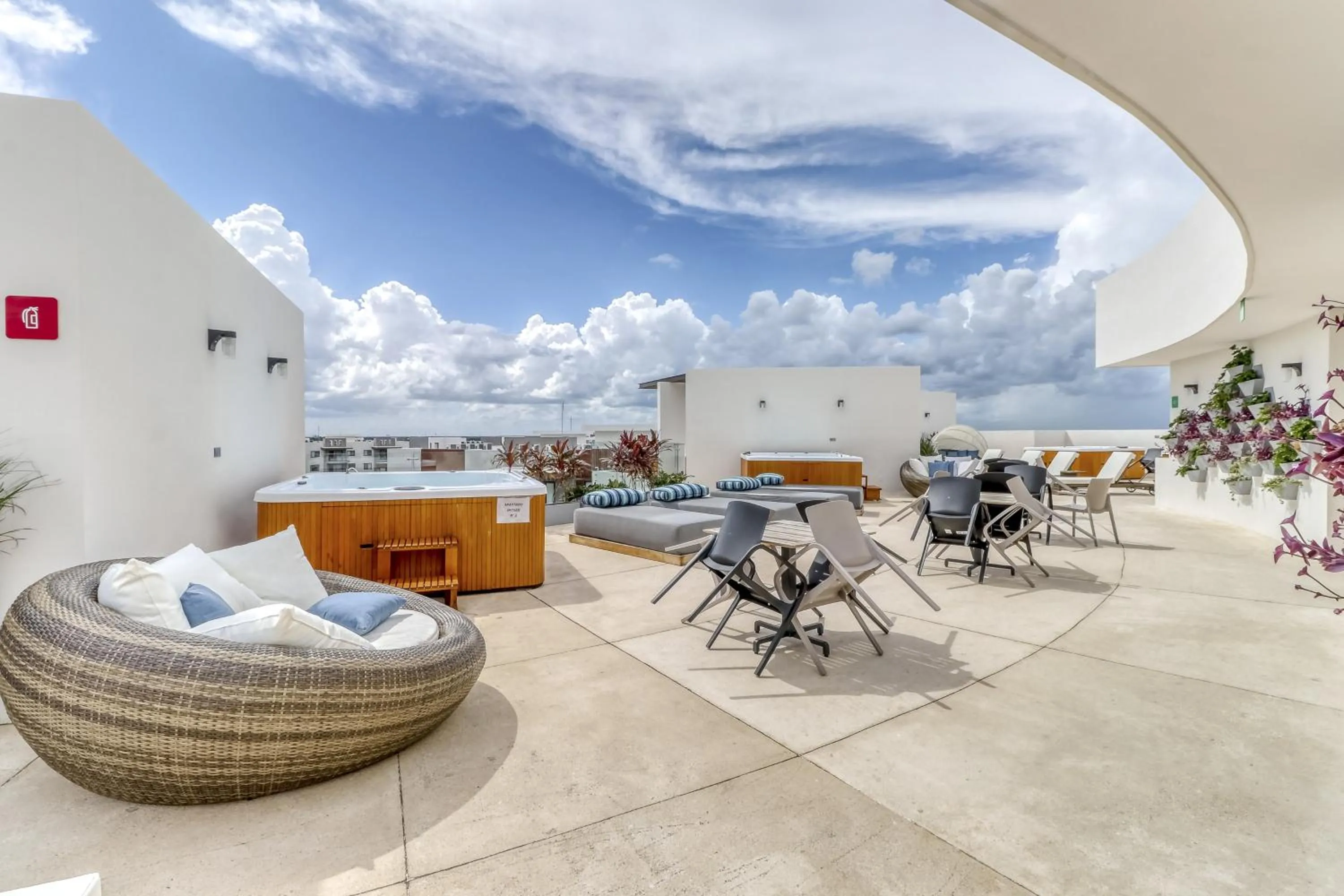 Chandelier B102 @ Lagunas