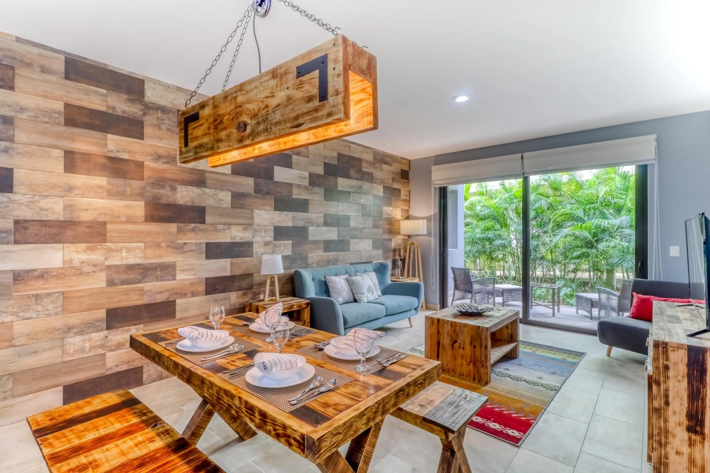 Chandelier B102 @ Lagunas