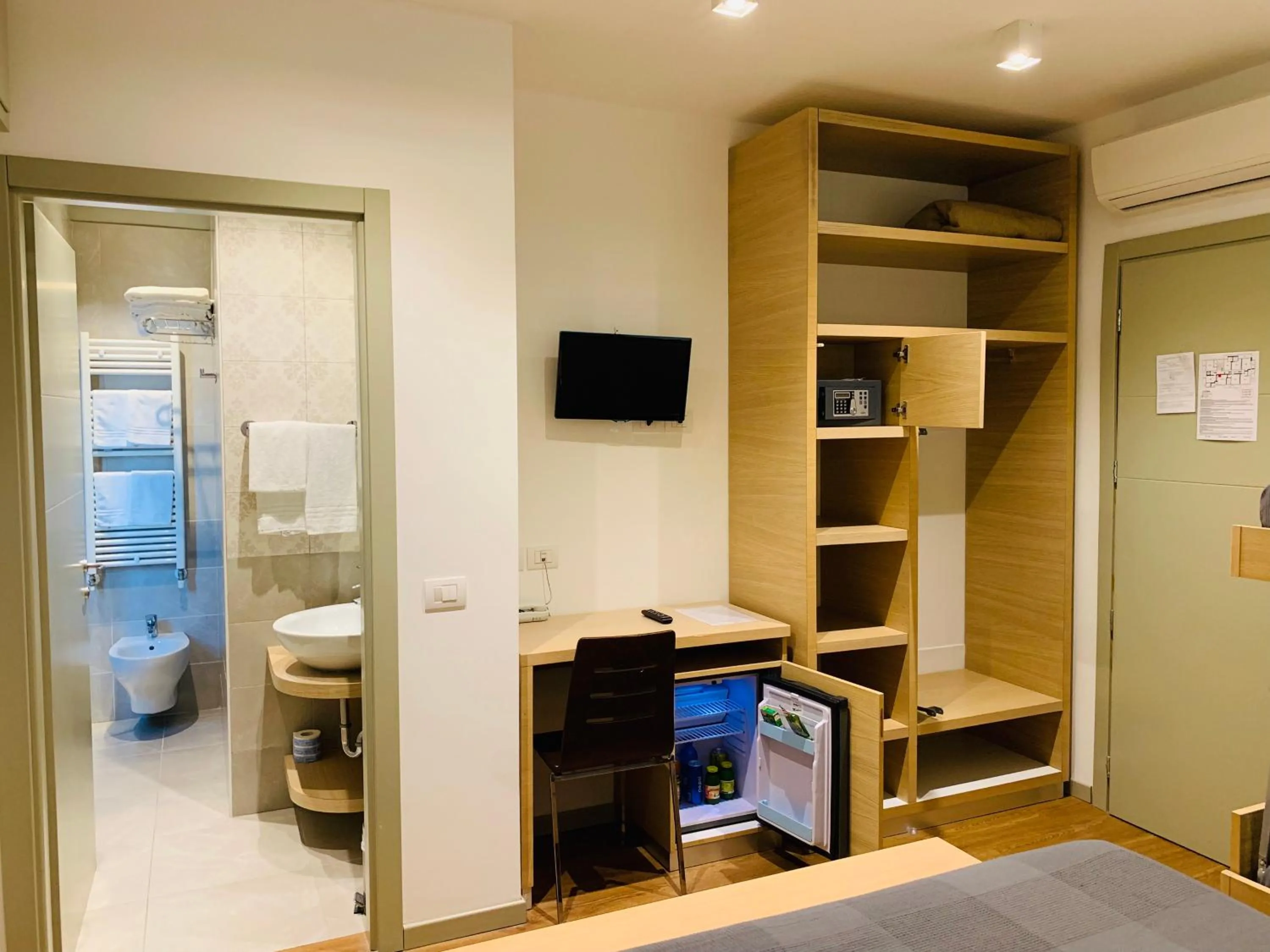 Photo of the whole room in Hotel Liane Riccione