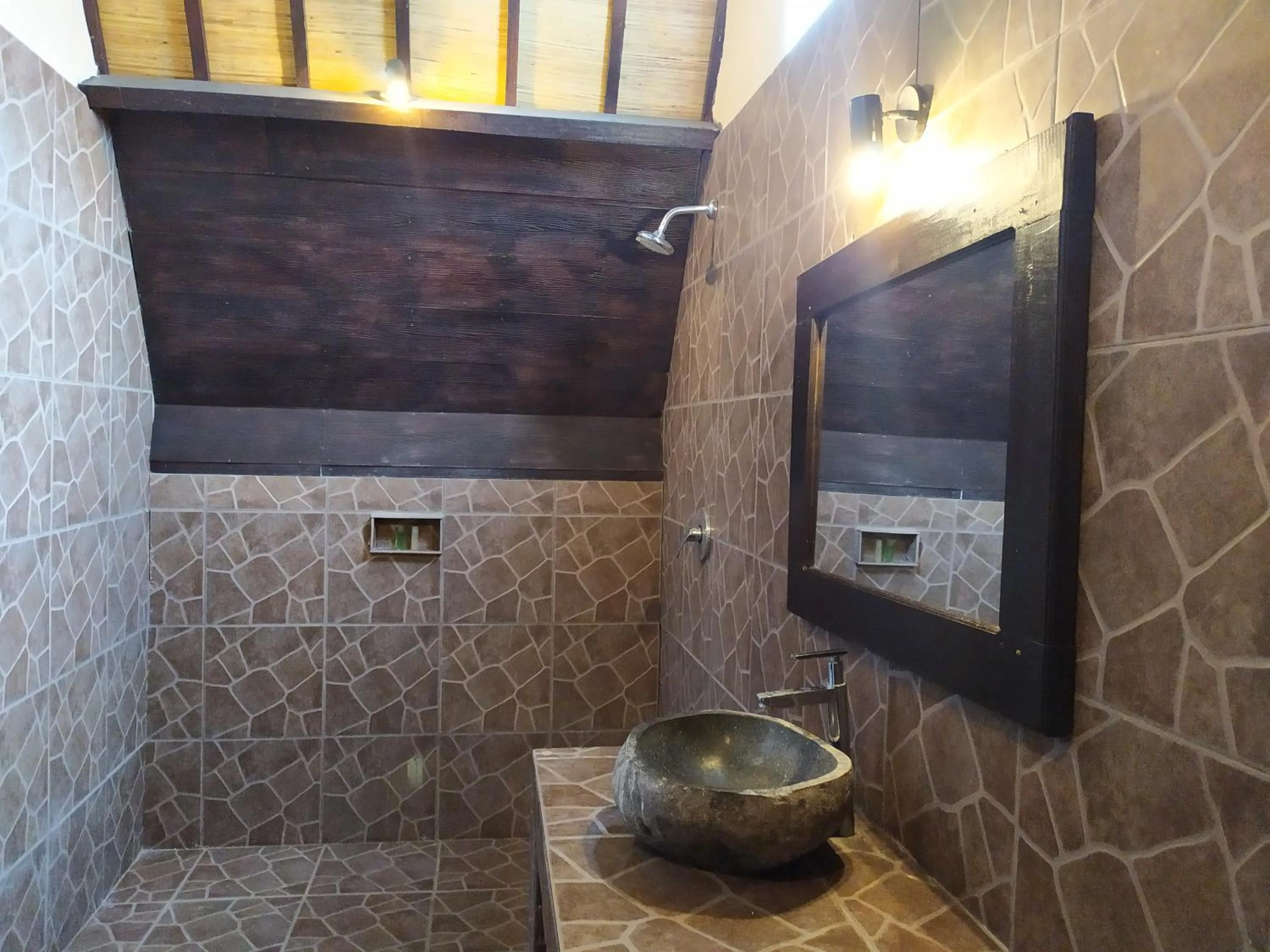 Shower in Kusuka Bungalow