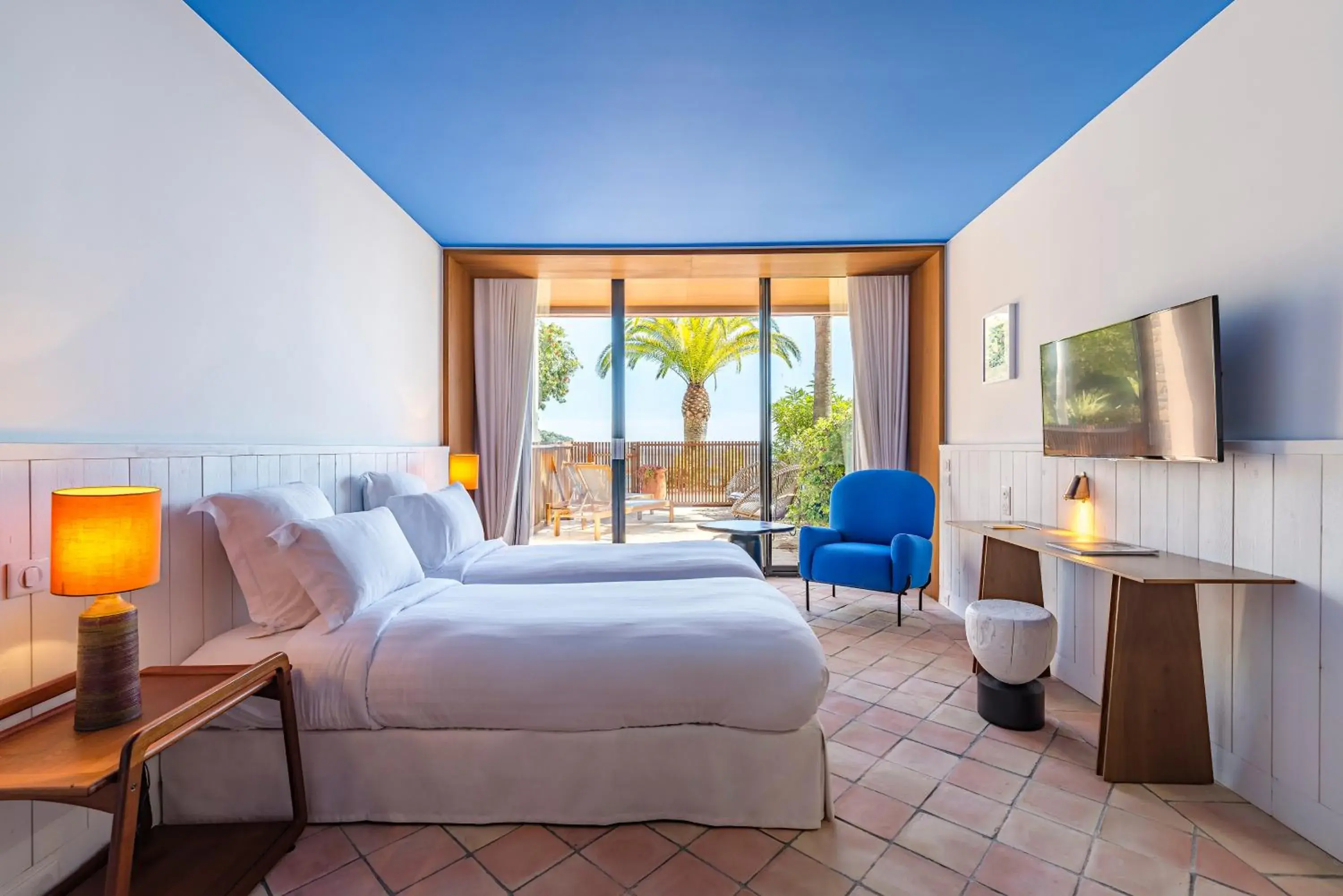 Room 105 ft² with terrace -Swimming pool level in Hôtel Le Bailli De Suffren Room 105 ft² with terrace -Swimming pool level in Hôtel Le Bailli De Suffren