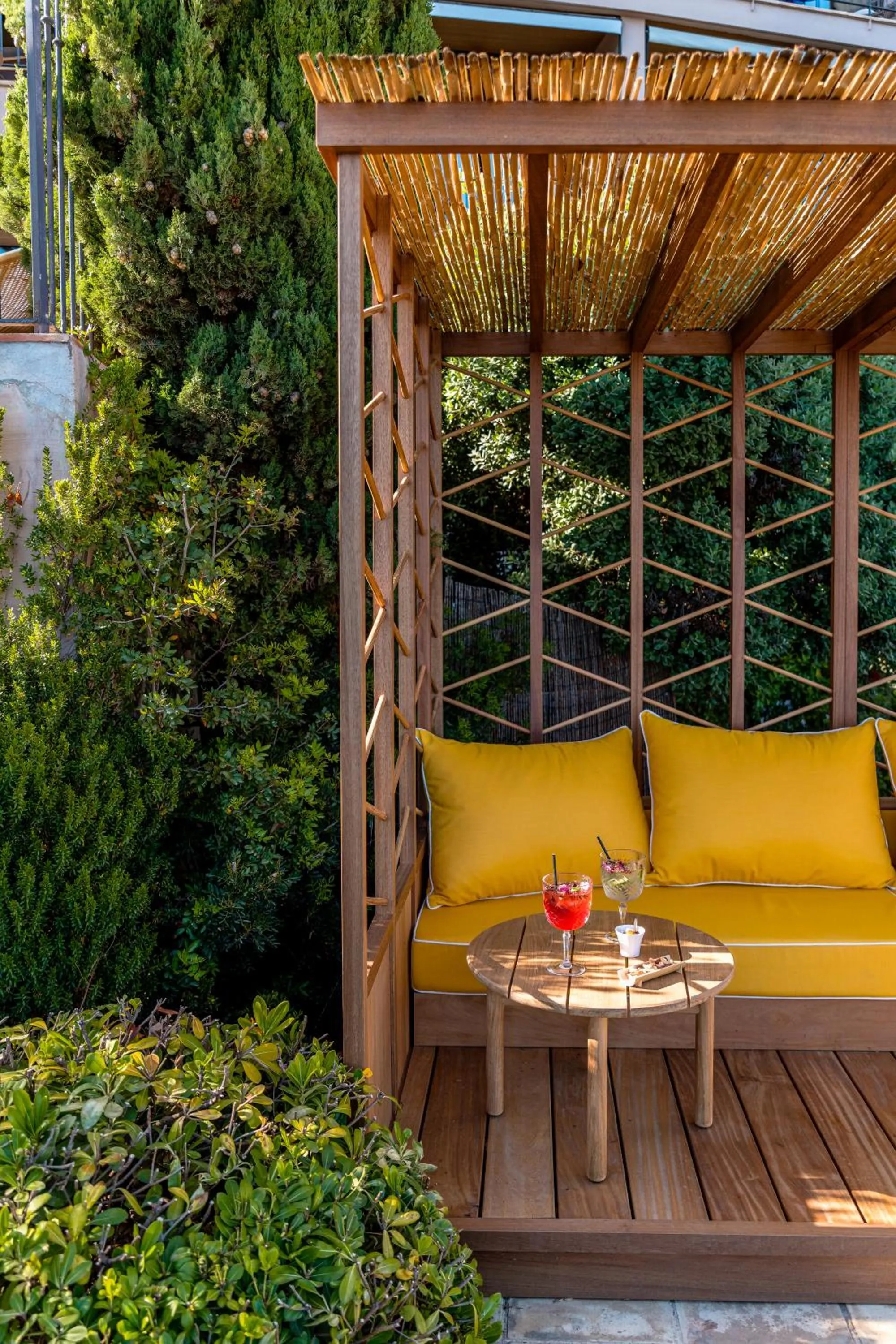 Restaurant/places to eat in Hôtel Le Bailli De Suffren