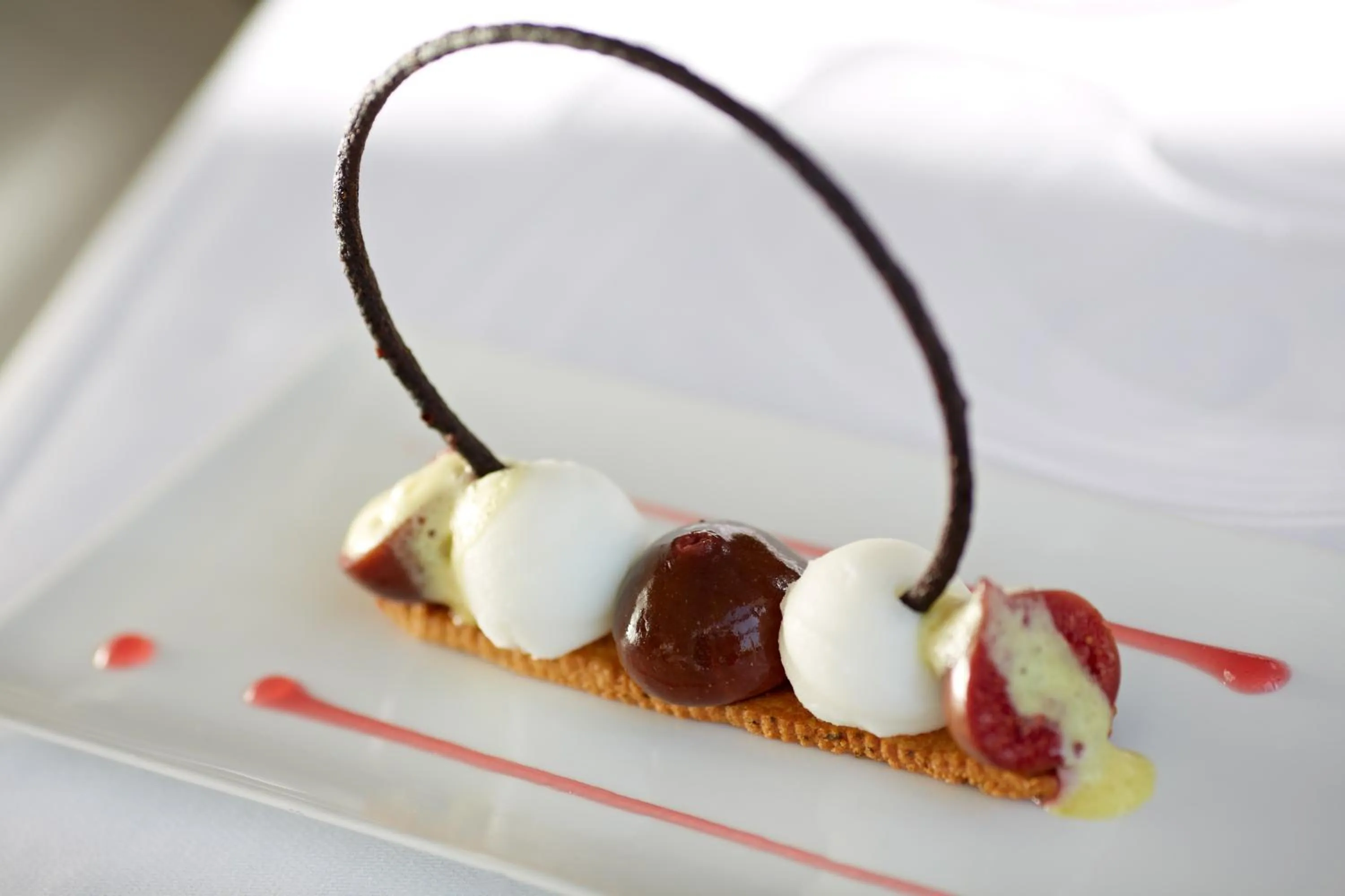 Restaurant/places to eat in Hôtel Le Bailli De Suffren