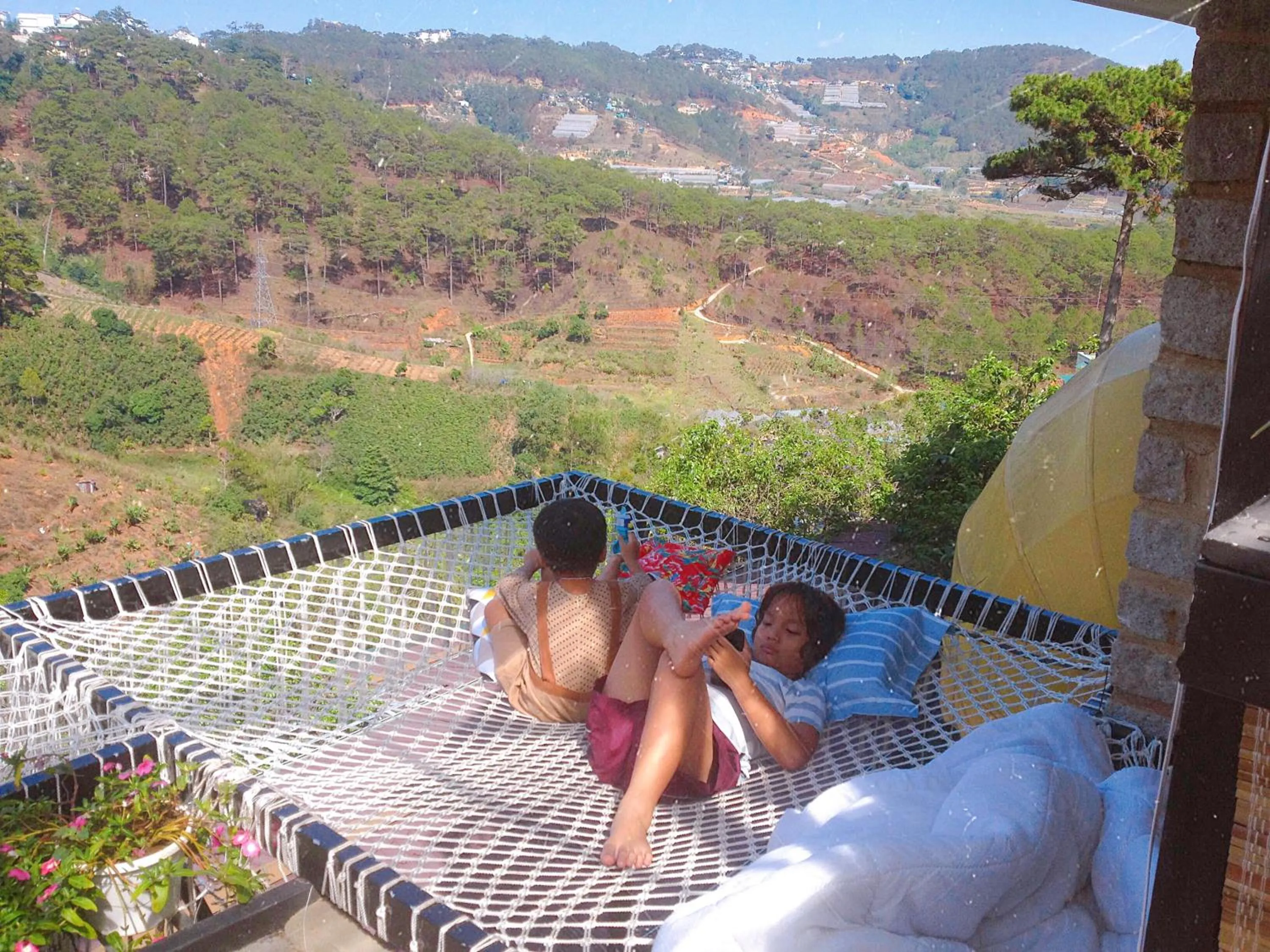 children in An Yên Villa Đà Lạt