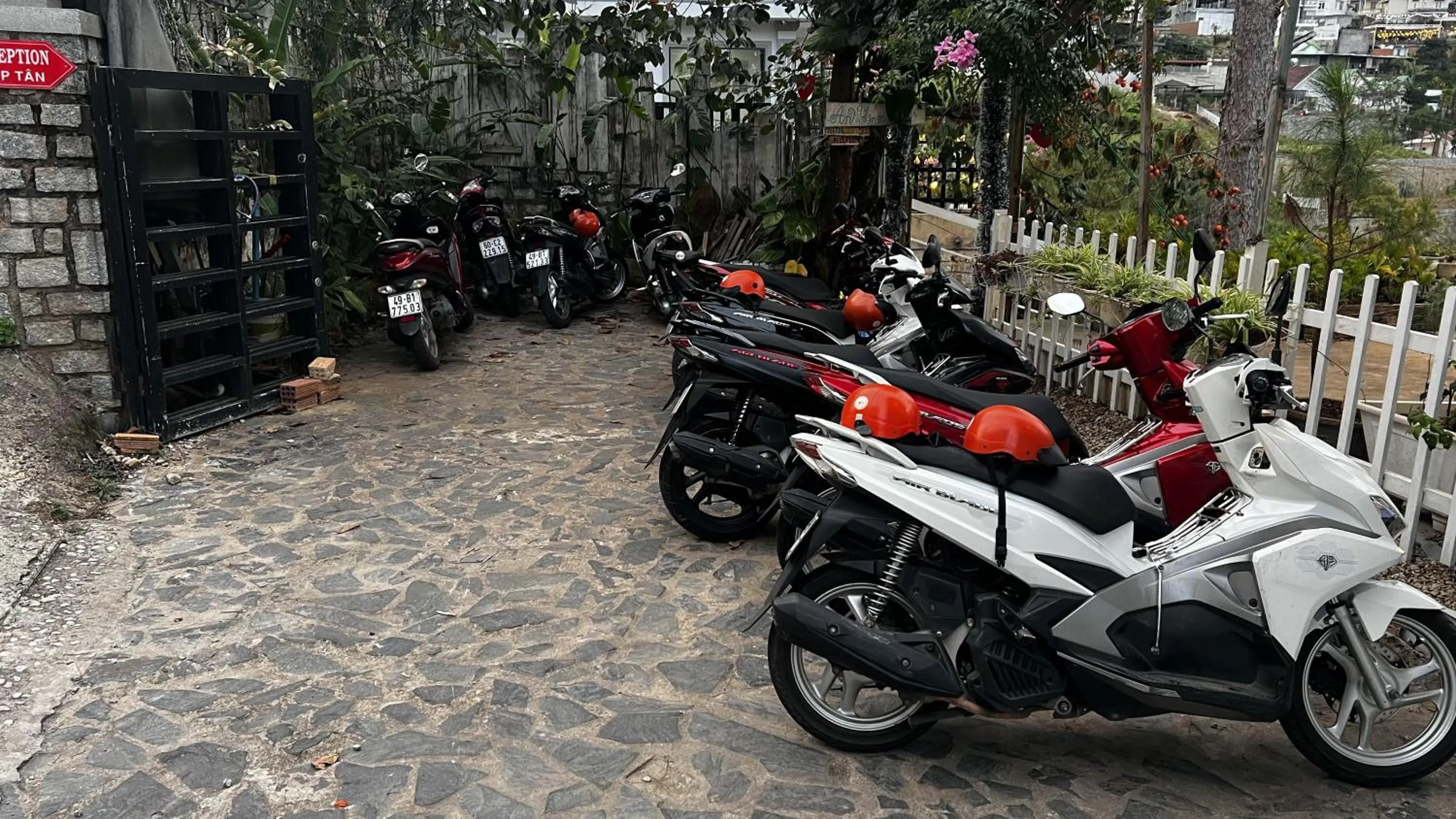 Parking in An Yên Villa Đà Lạt