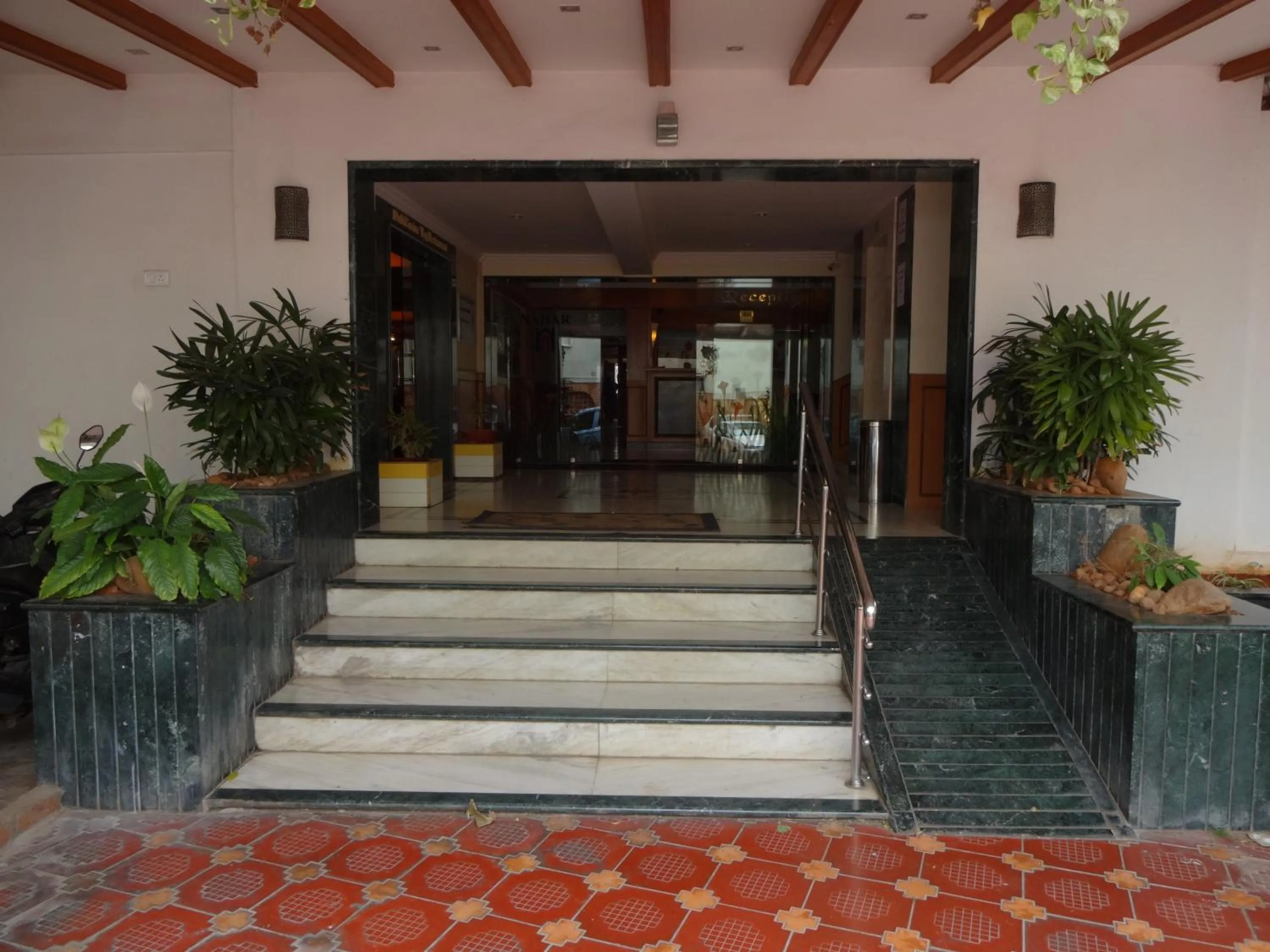 Facade/entrance in Hotel Nahar Manchester Inn